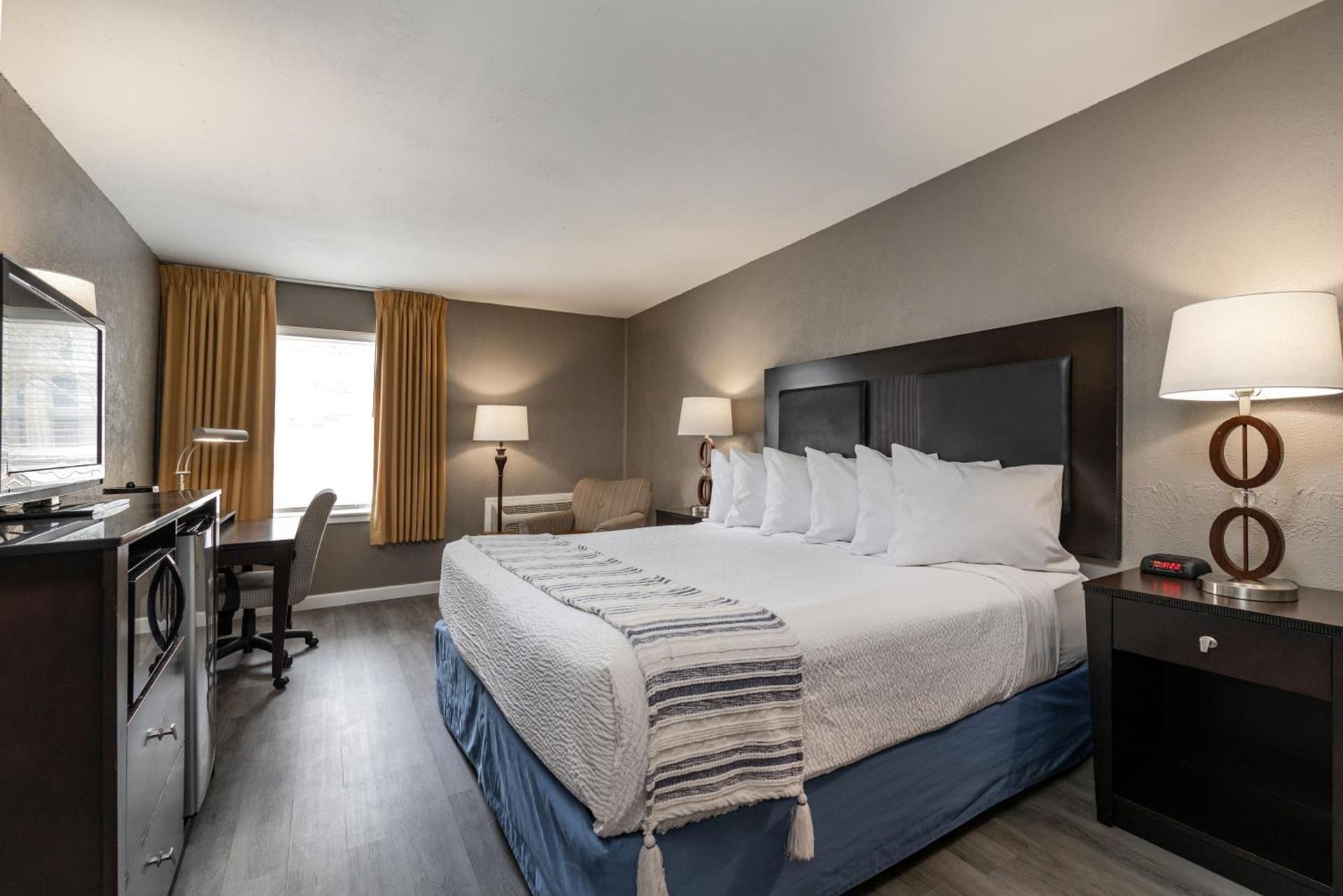 THE BRANSINN Entertainment District photo 20