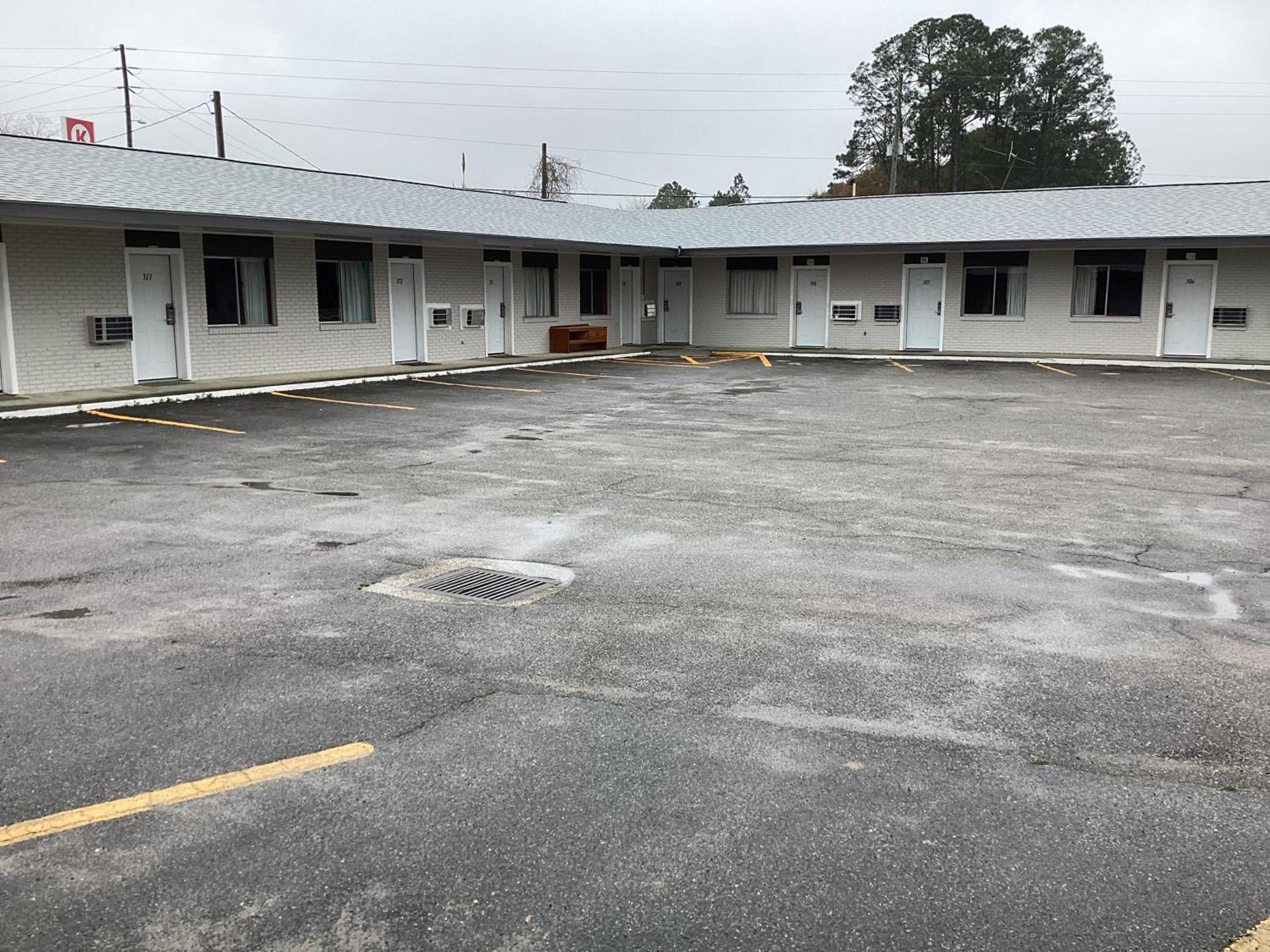 Pinelodge Motel photo 2