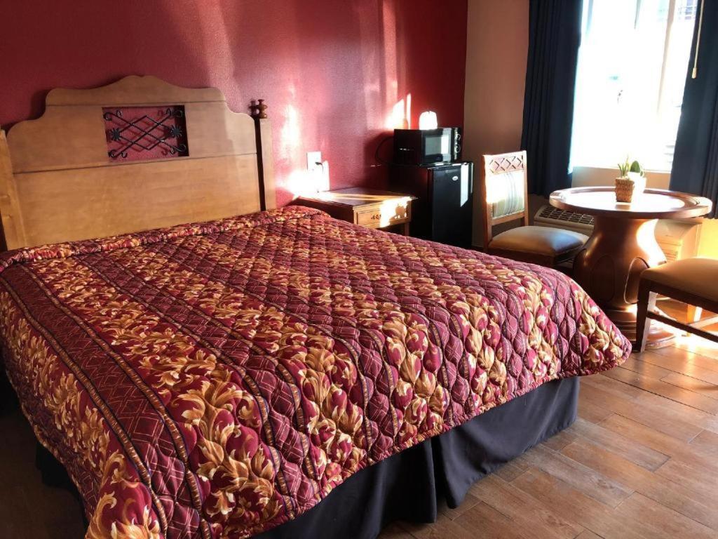 The Fly Inn Motel photo 13