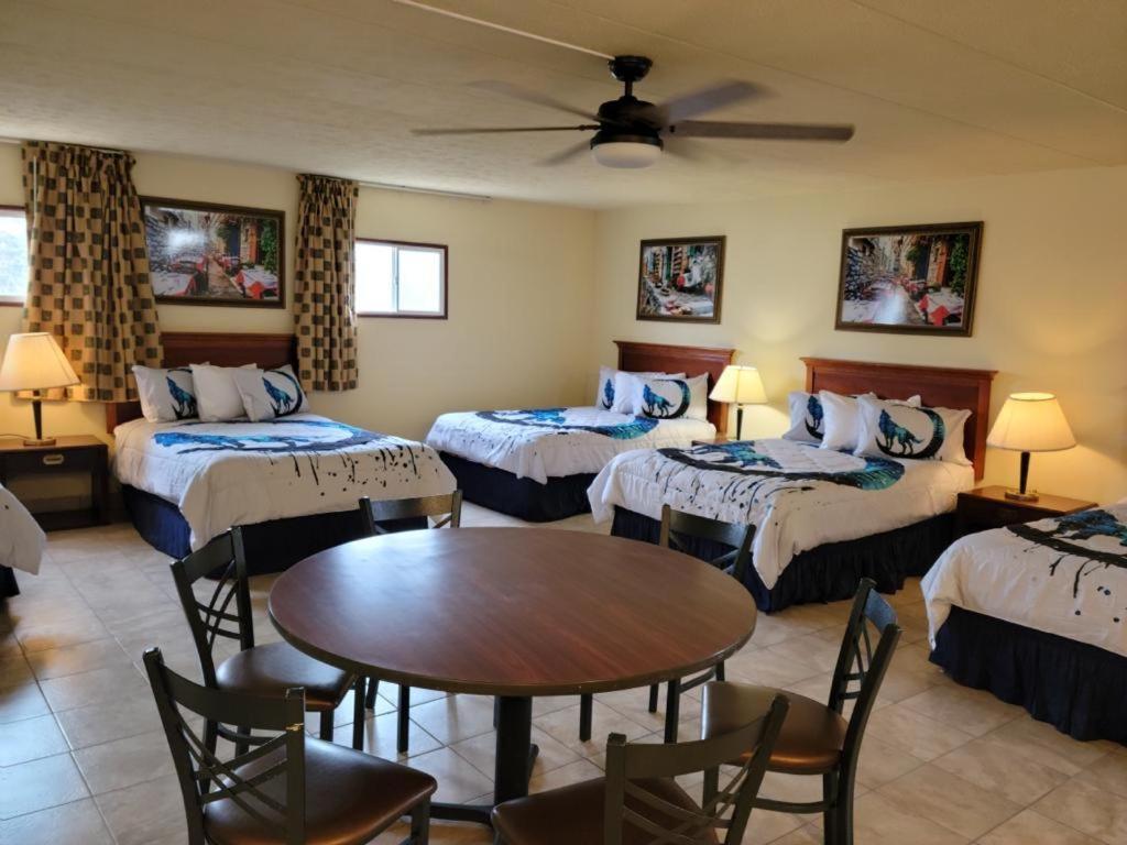 Wolf Inn Hotel photo 56