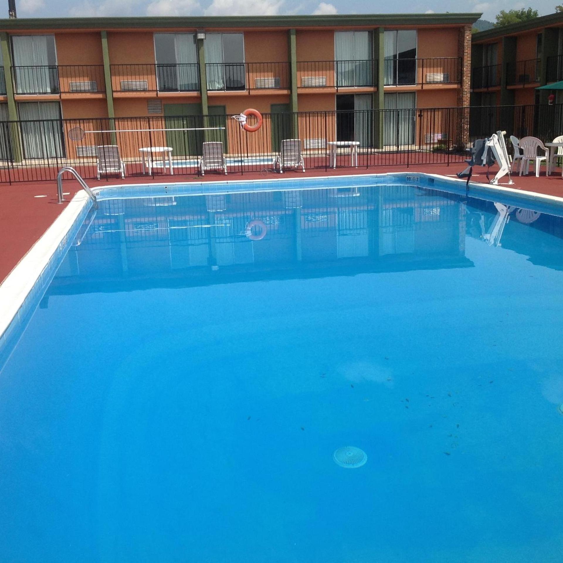 Baymont by Wyndham Salem Roanoke Area photo 16