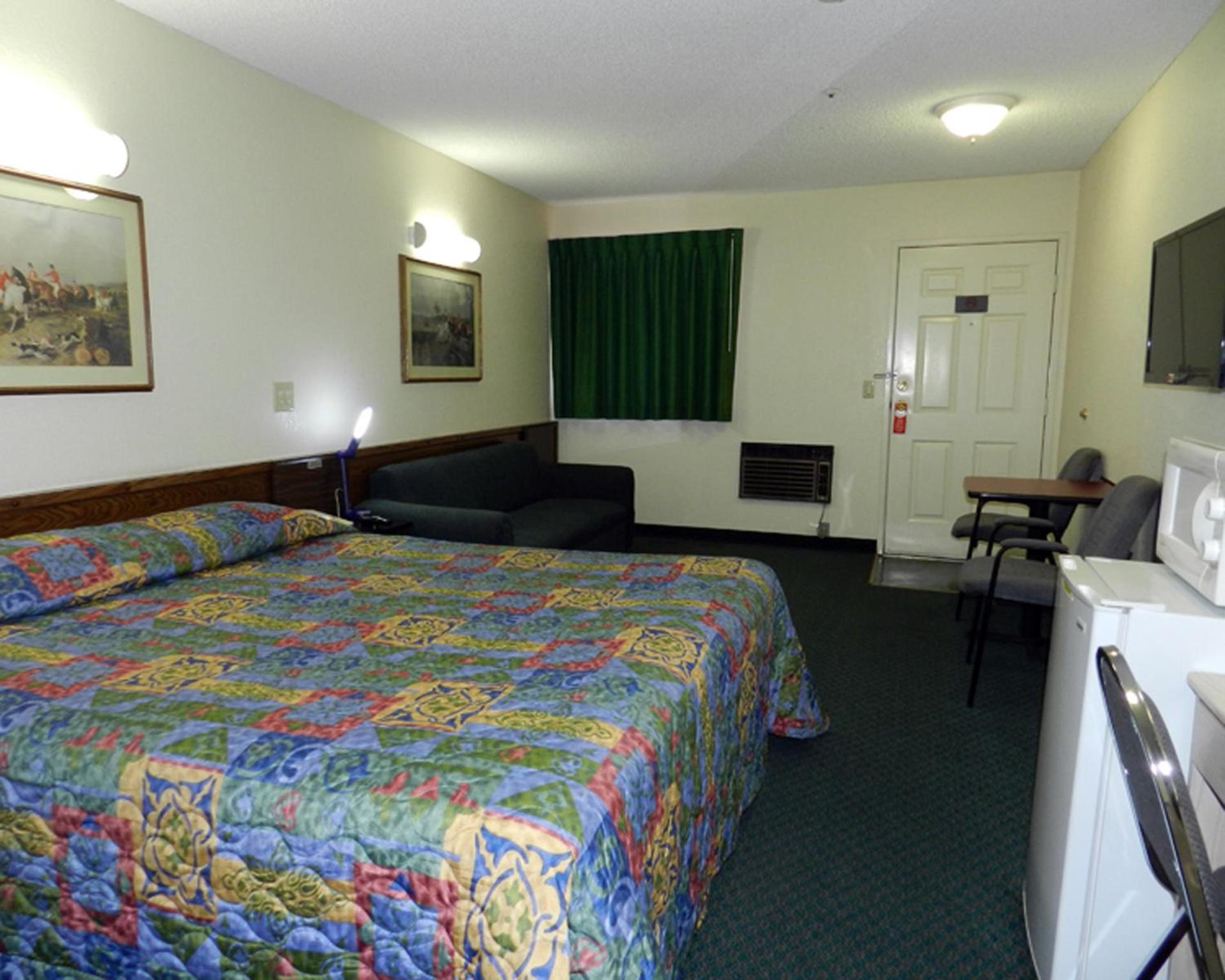 High Desert Motel Joshua Tree National Park photo 11
