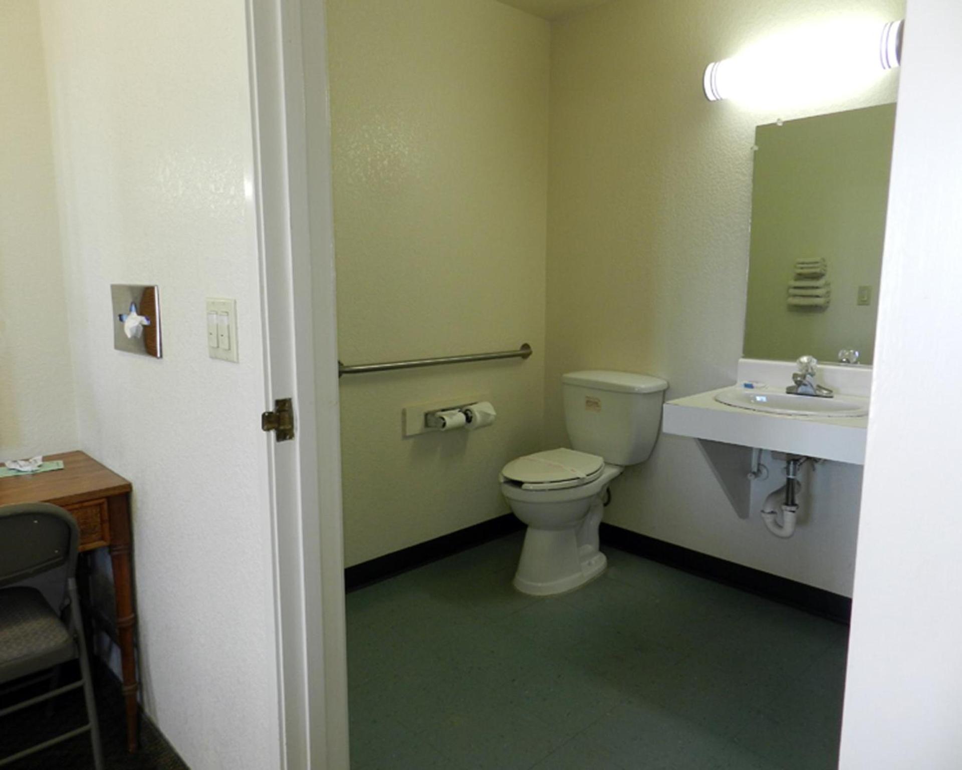 High Desert Motel Joshua Tree National Park photo 13