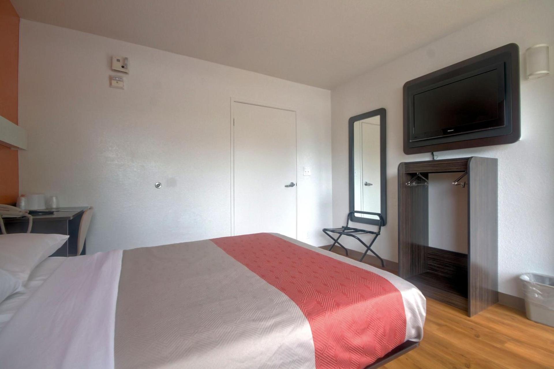 Motel 6 Dania Beach photo 36