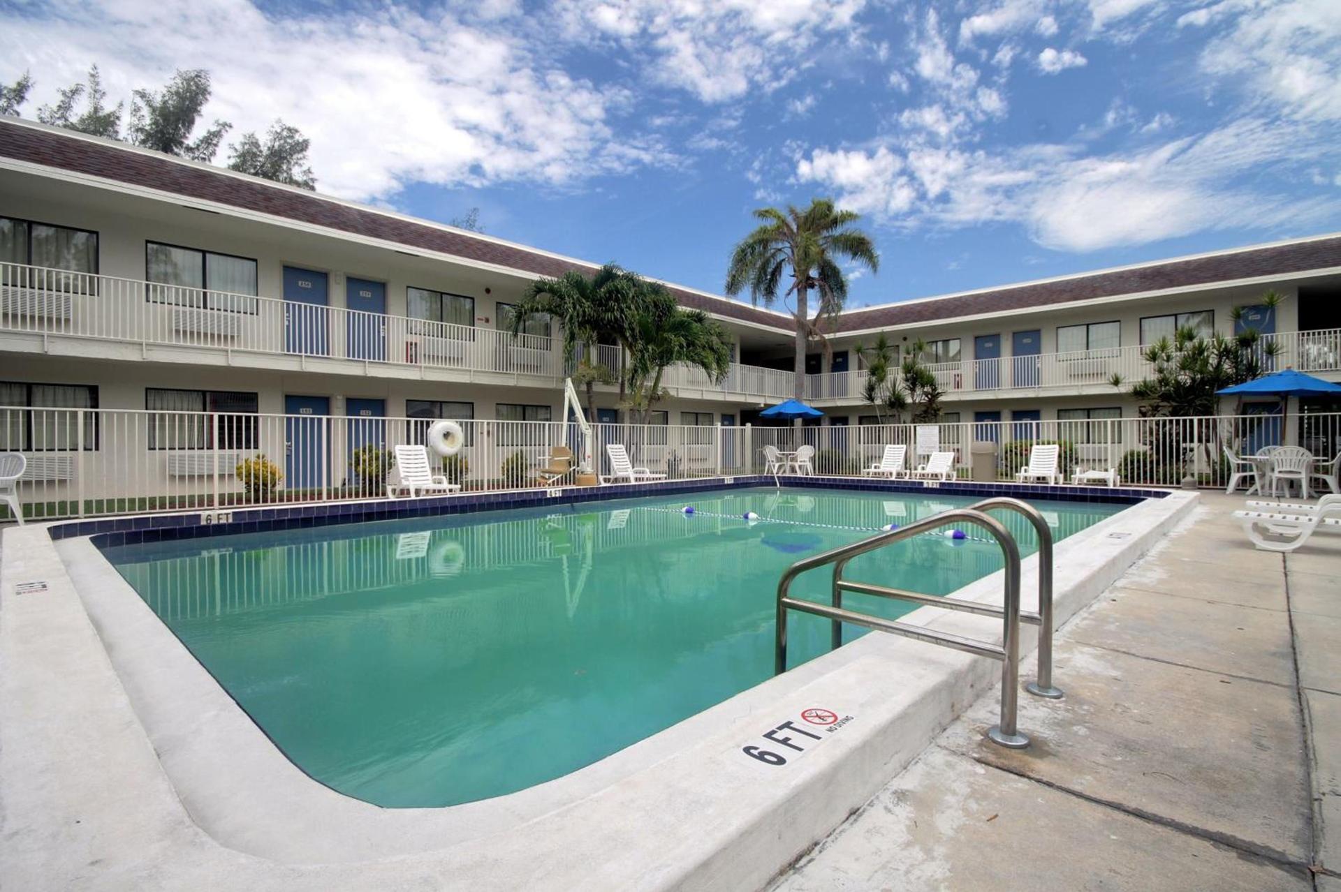 Motel 6 Dania Beach photo 29