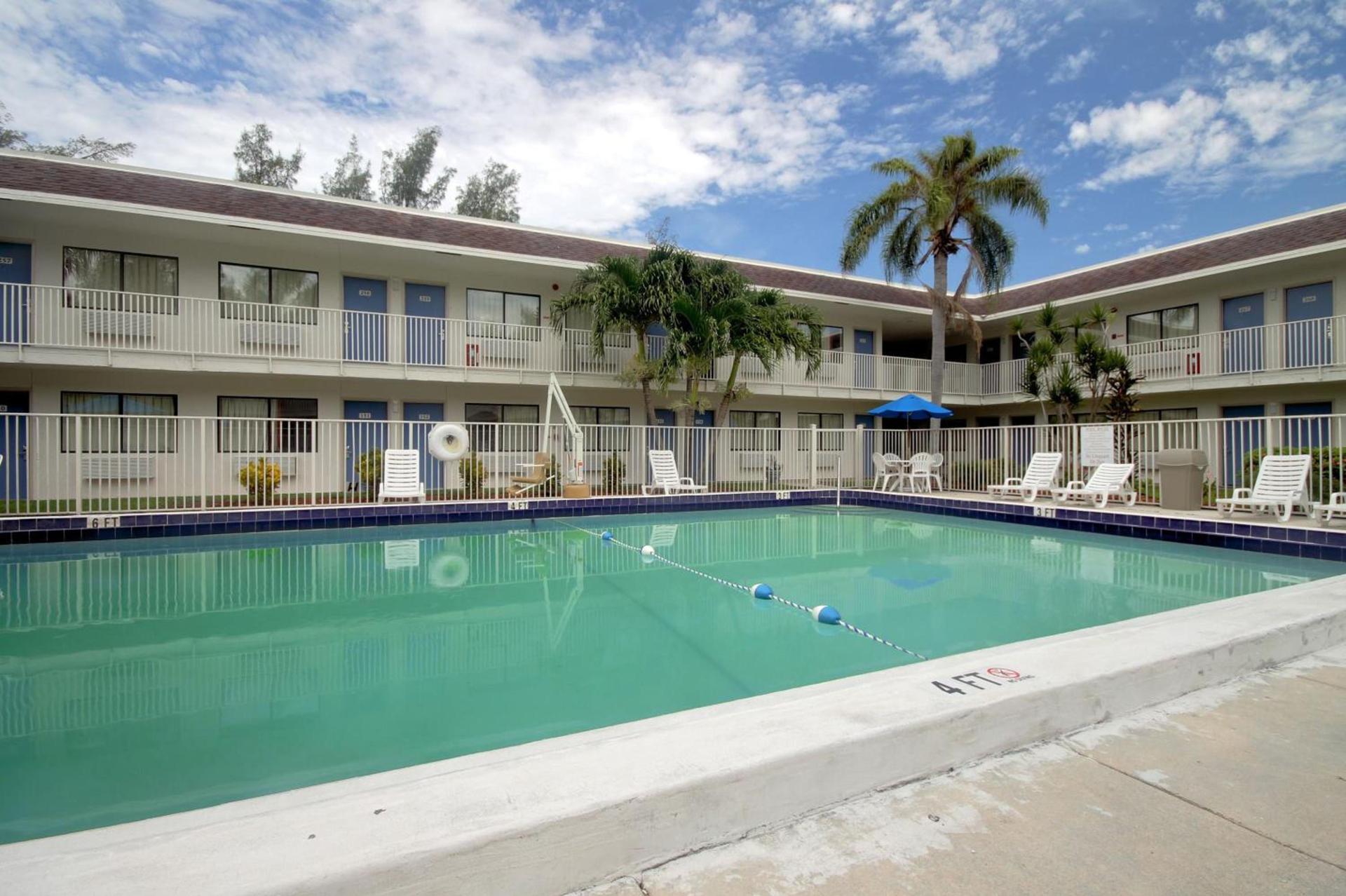 Motel 6 Dania Beach photo 31