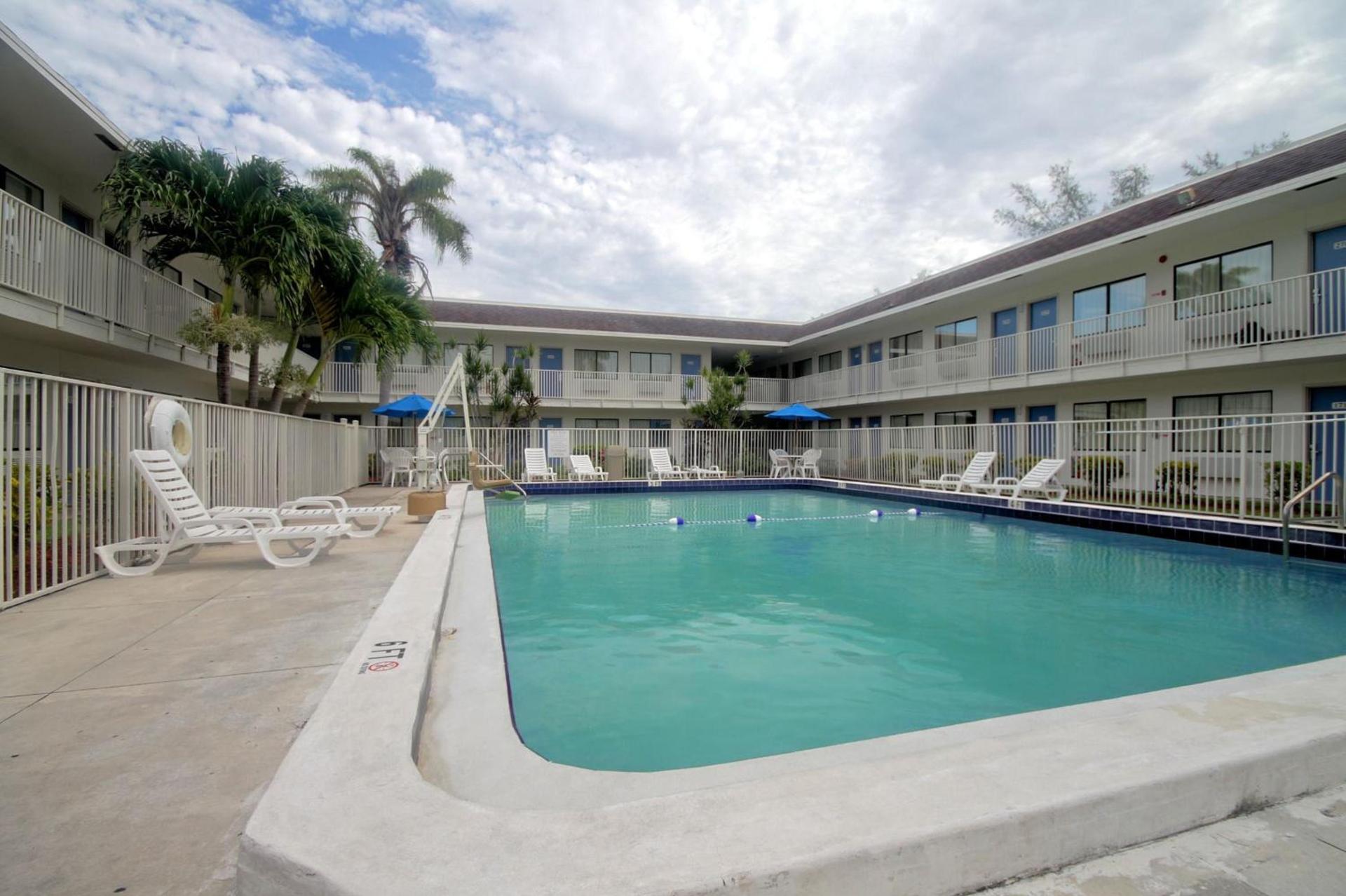 Motel 6 Dania Beach photo 28