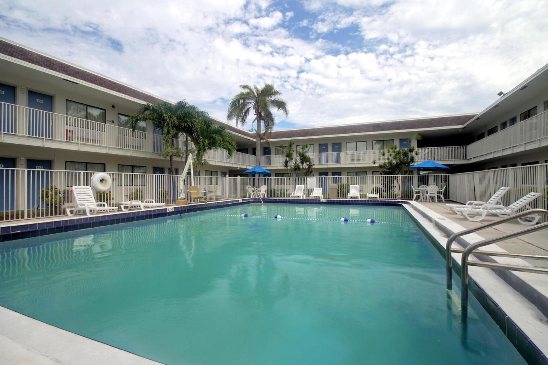 Motel 6 Dania Beach photo 30
