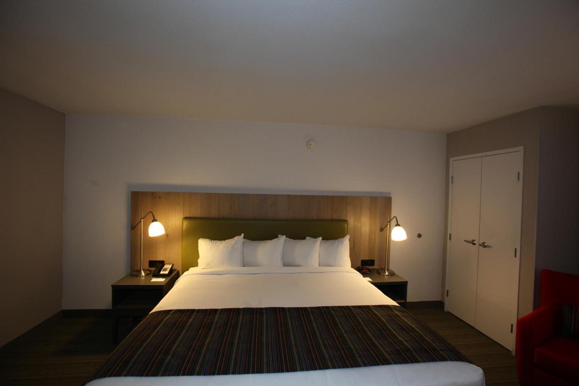 GreenTree Inn & Suites Phoenix Sky Harbor photo 18