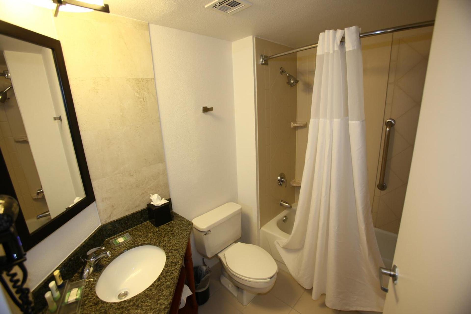 GreenTree Inn & Suites Phoenix Sky Harbor photo 29