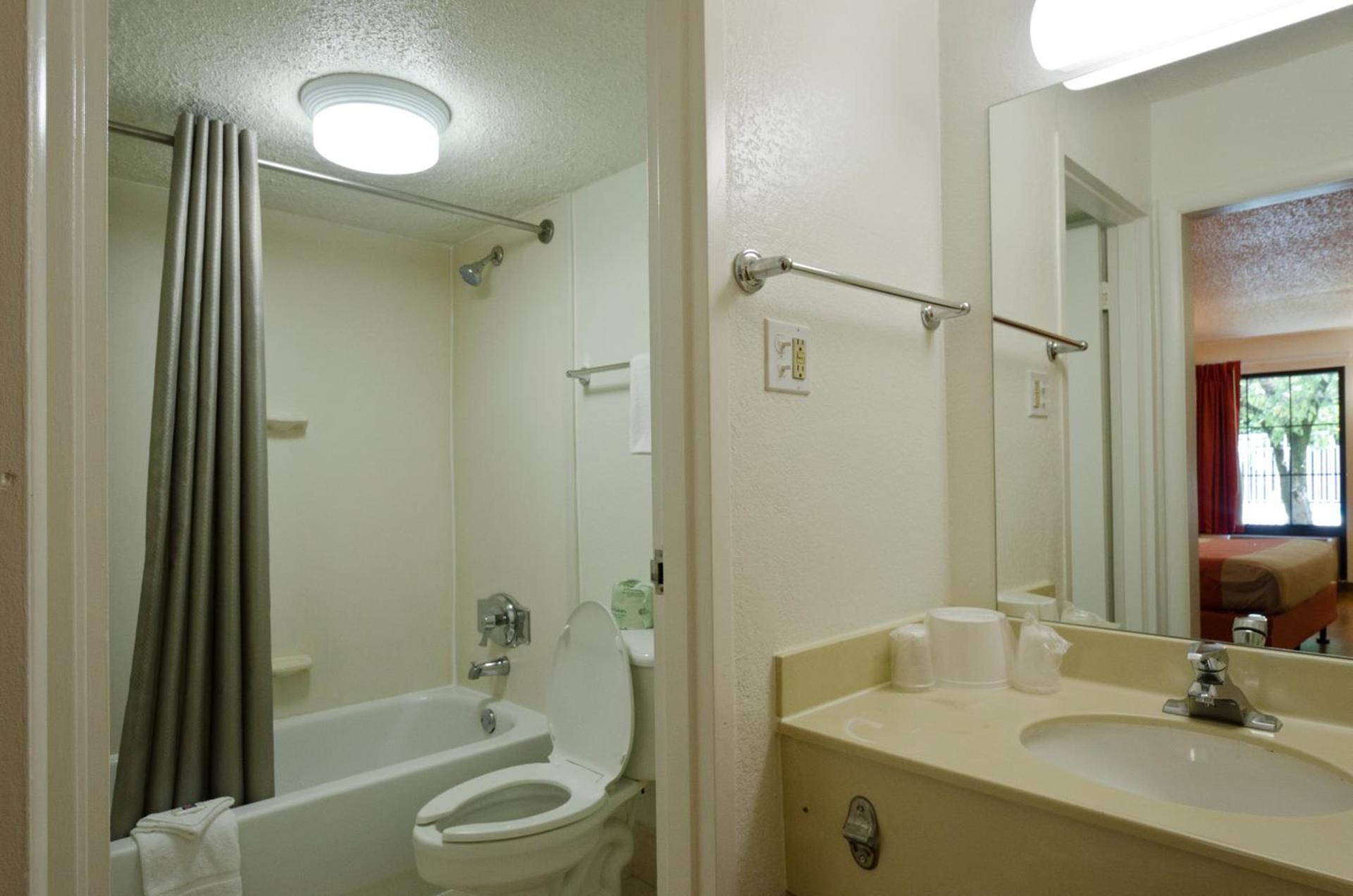 Motel 6-Frederick, MD - Fort Detrick photo 48