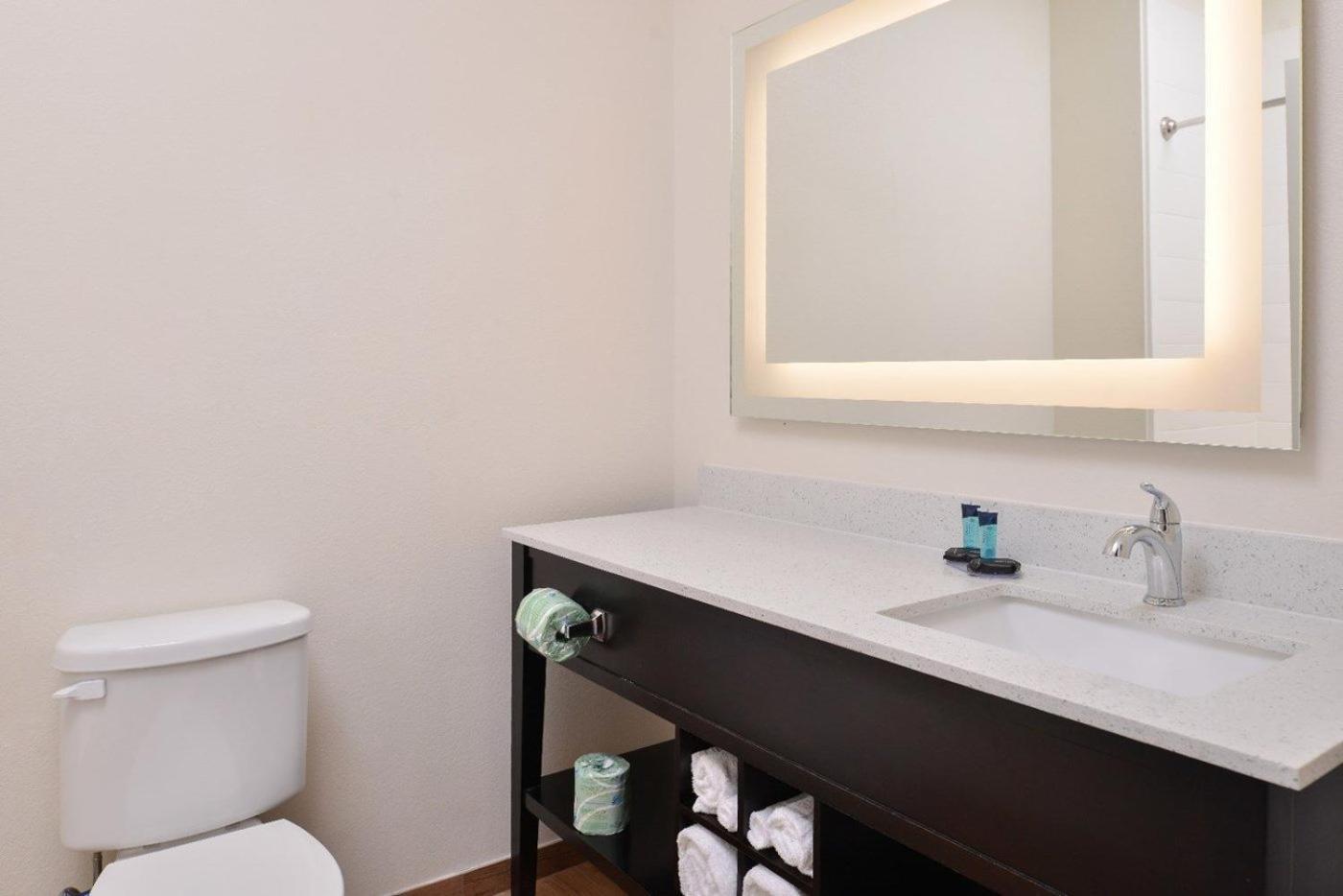 Crystal Inn & Suites IAH Humble photo 3
