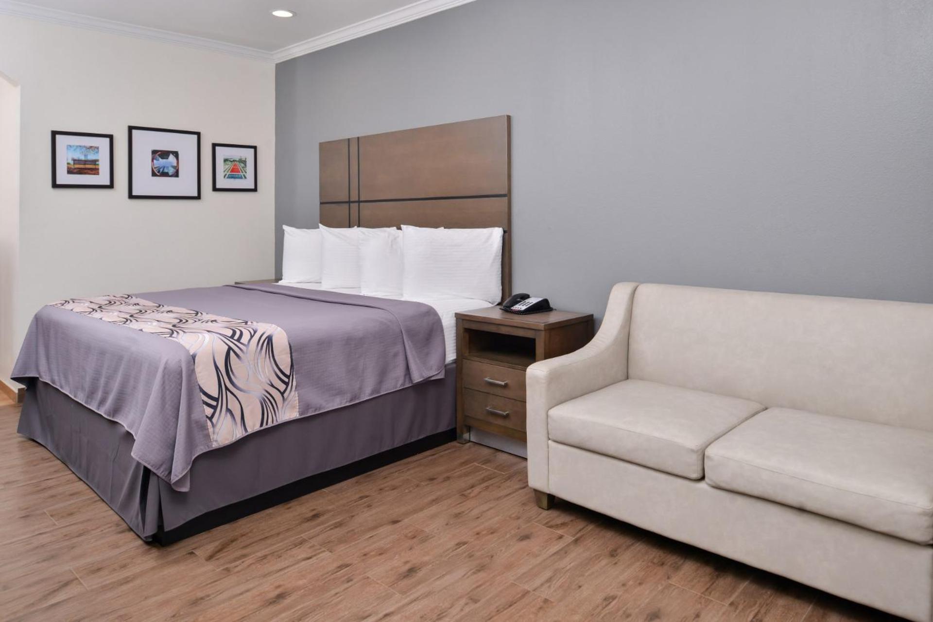 Crystal Inn & Suites IAH Humble photo 2
