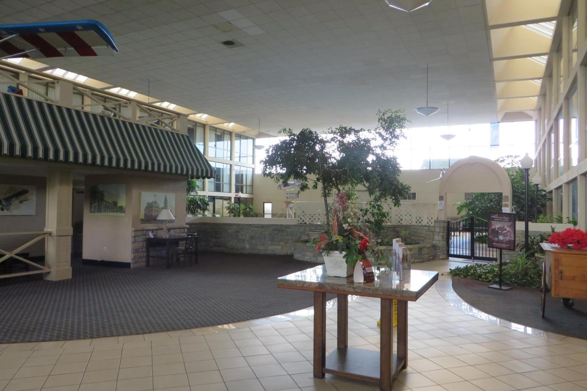 Days Inn by Wyndham Columbus Airport photo 30