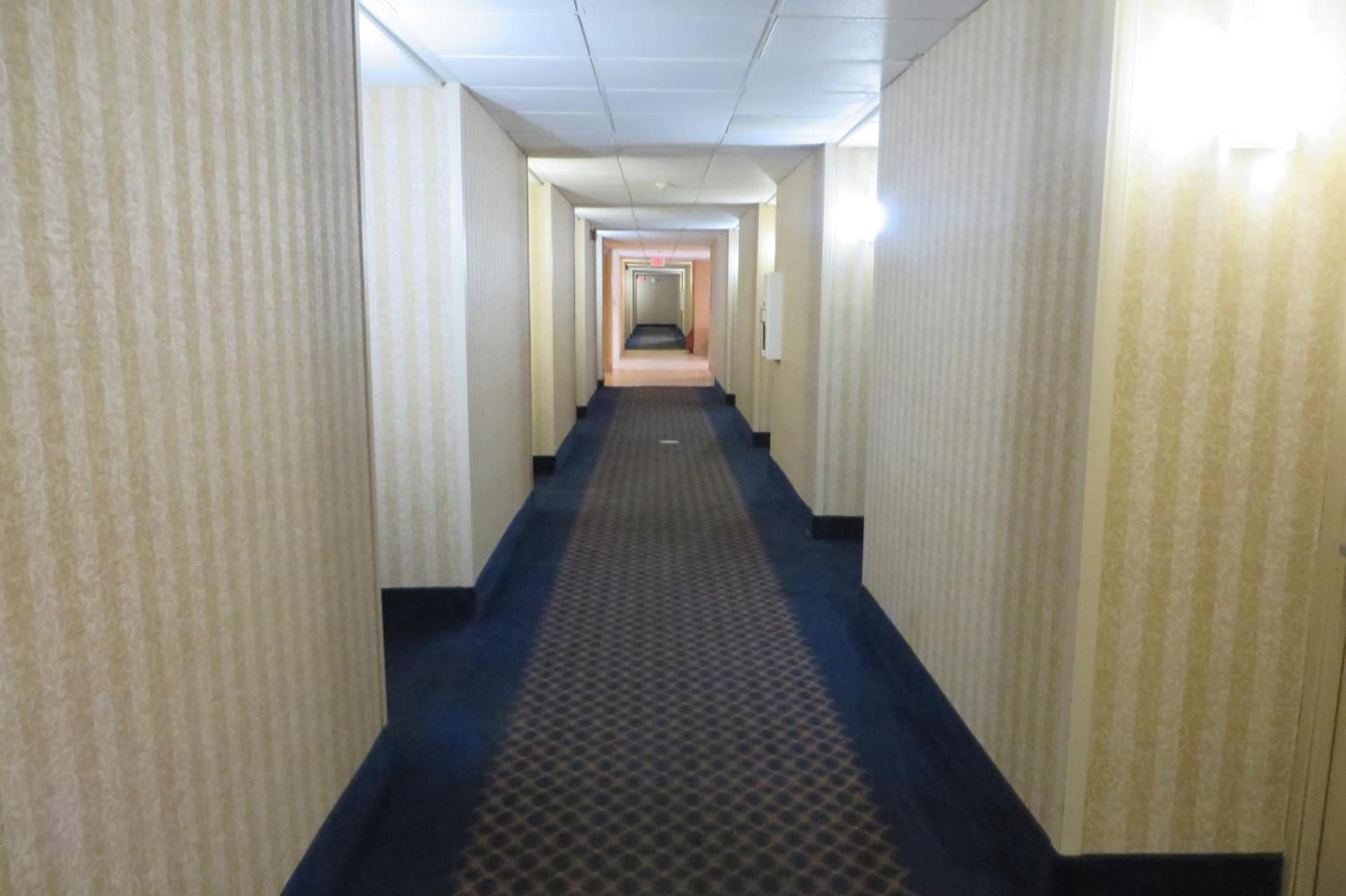 Days Inn by Wyndham Columbus Airport photo 26