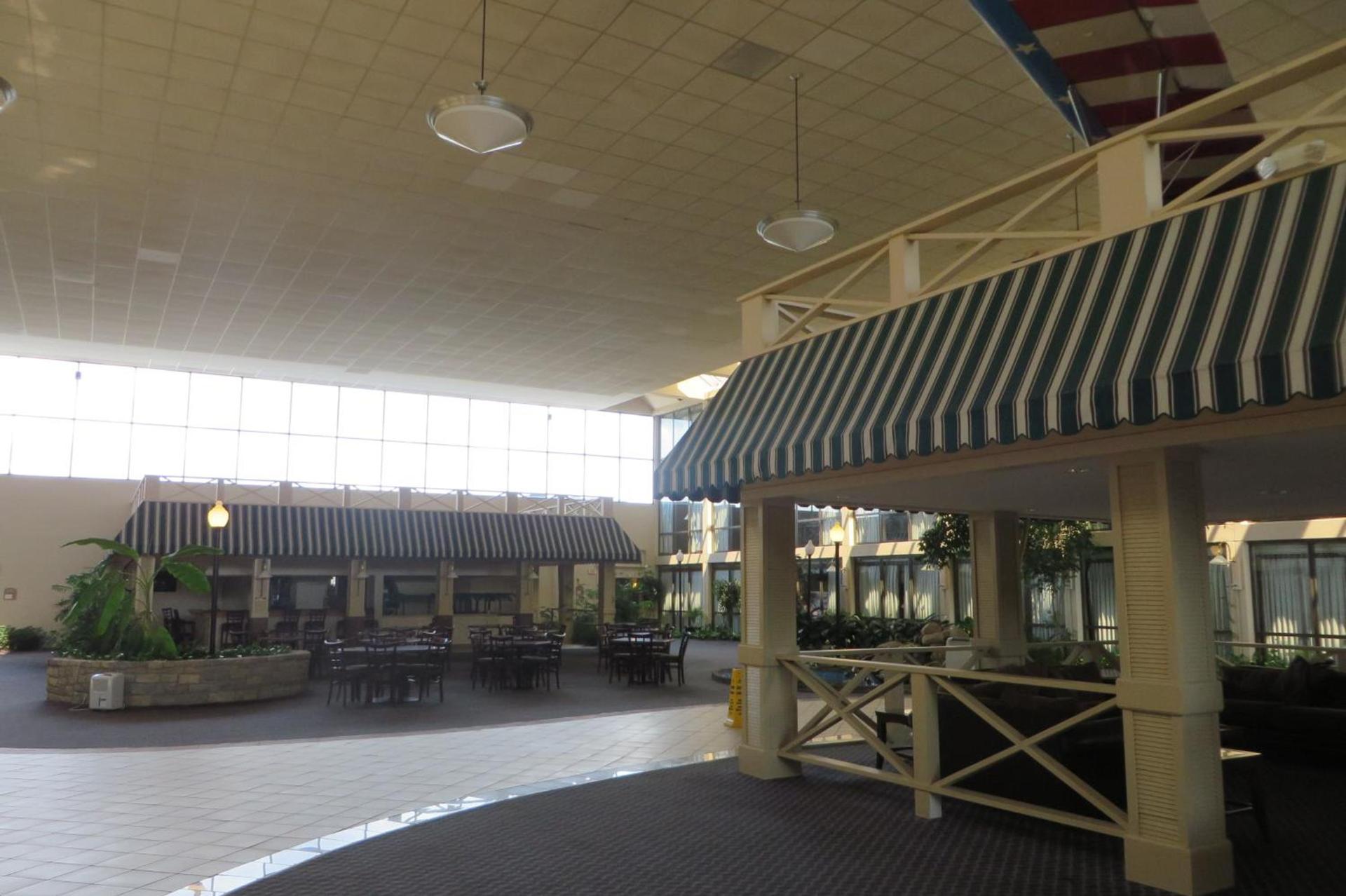 Days Inn by Wyndham Columbus Airport photo 25