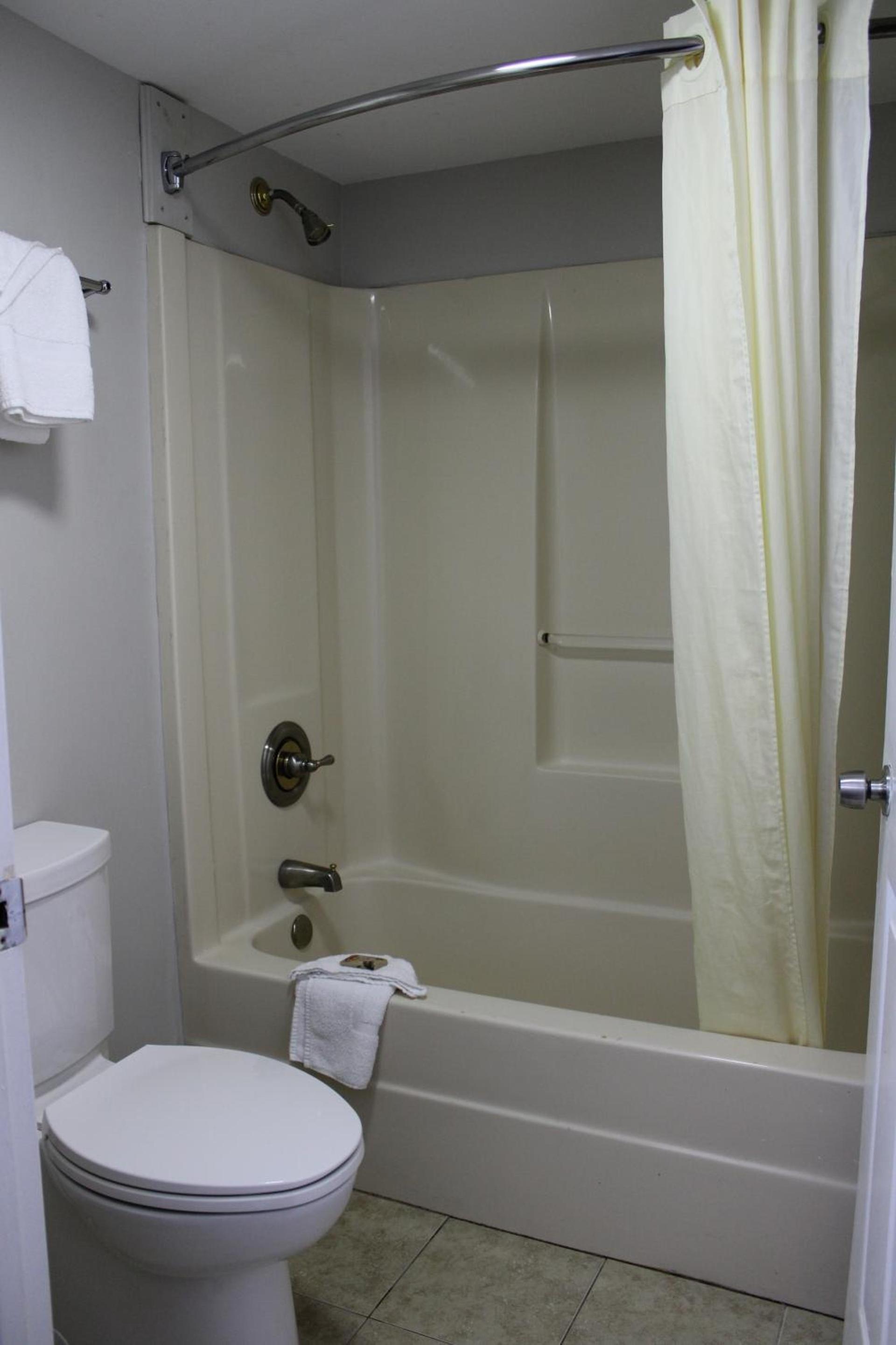 Savannah Inn - Savannah I-95 North photo 9