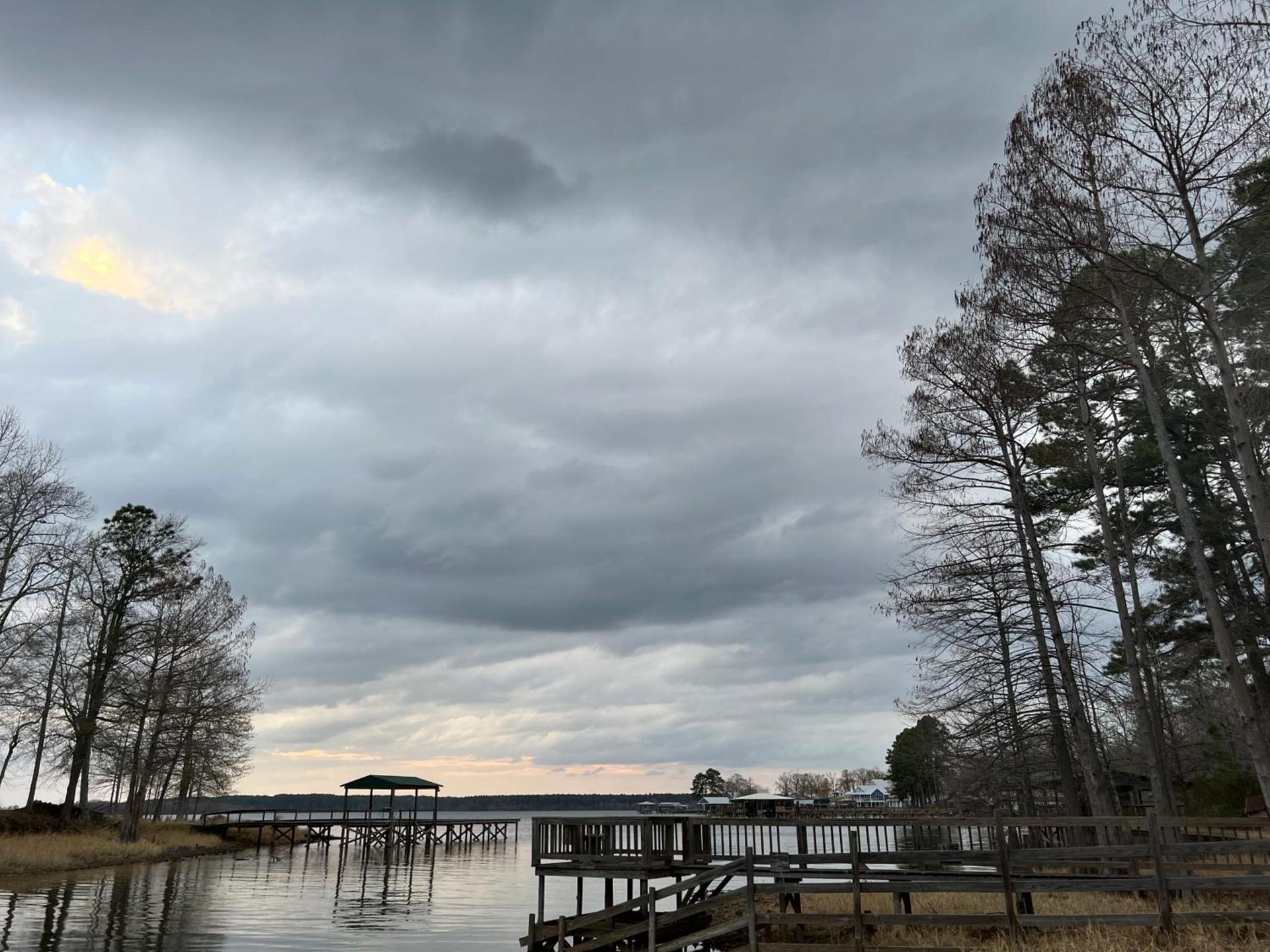 Driftwood Inn and Lodge by the lake photo 20