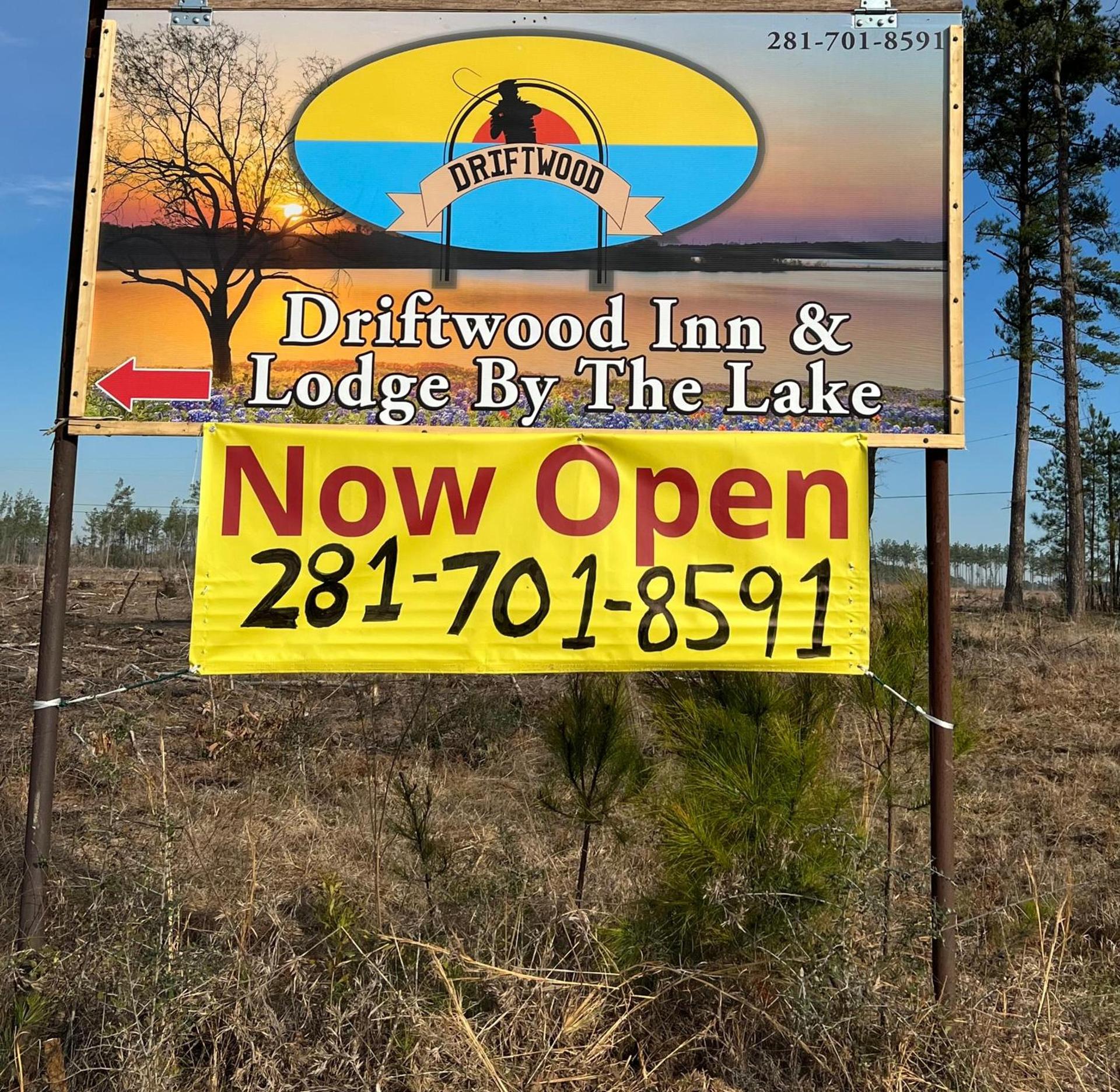 Driftwood Inn and Lodge by the lake photo 22