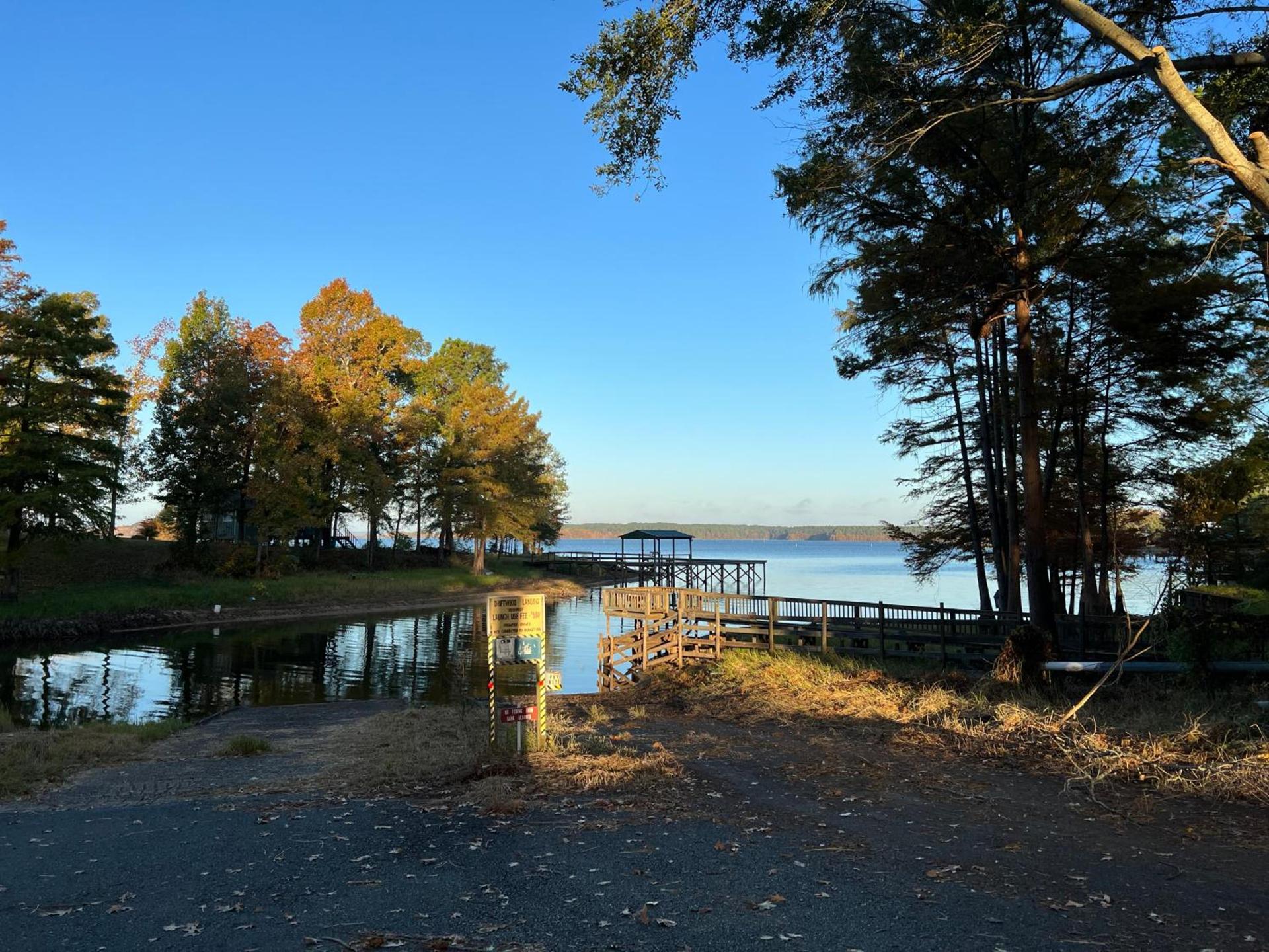 Driftwood Inn and Lodge by the lake photo 43
