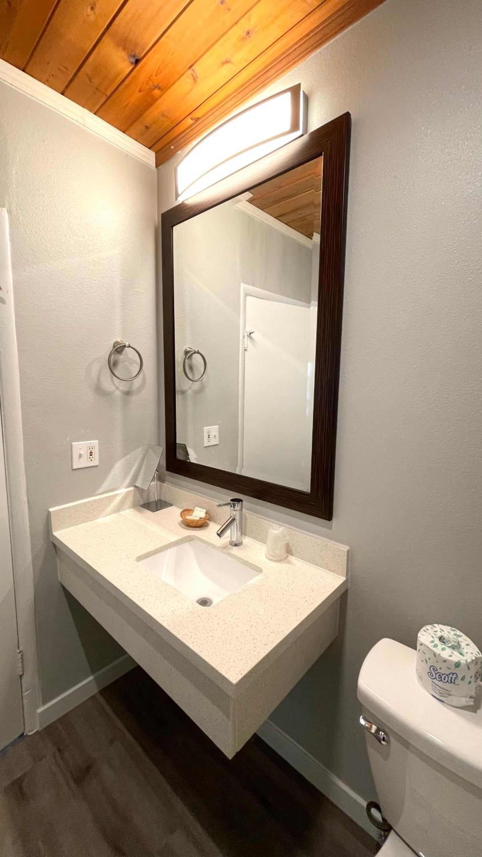 Tides Inn & Suites photo 46