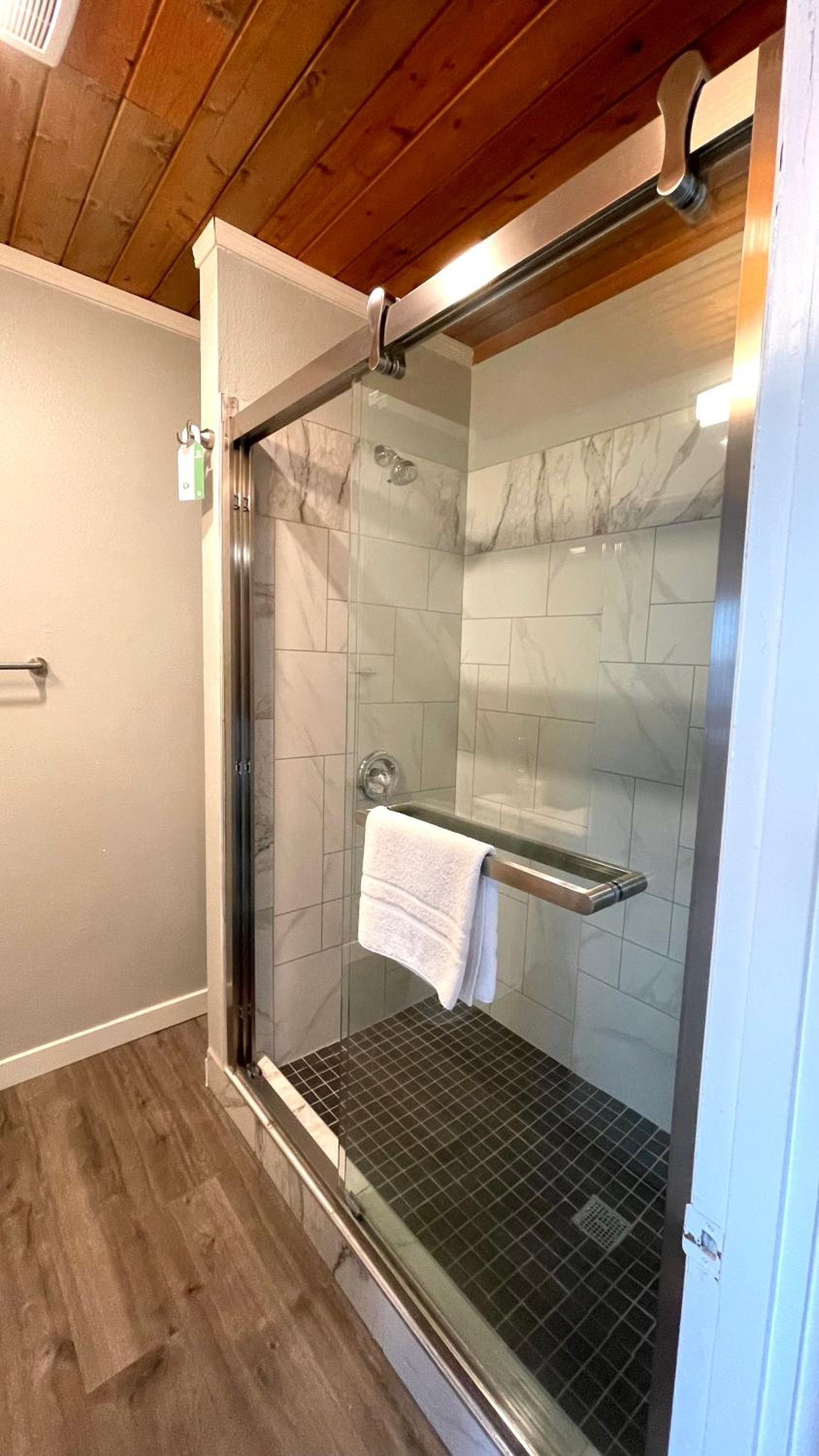 Tides Inn & Suites photo 47