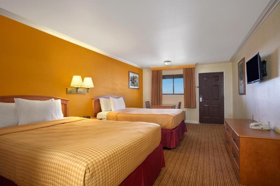 Red Lion Inn & Suites Lemoore photo 16