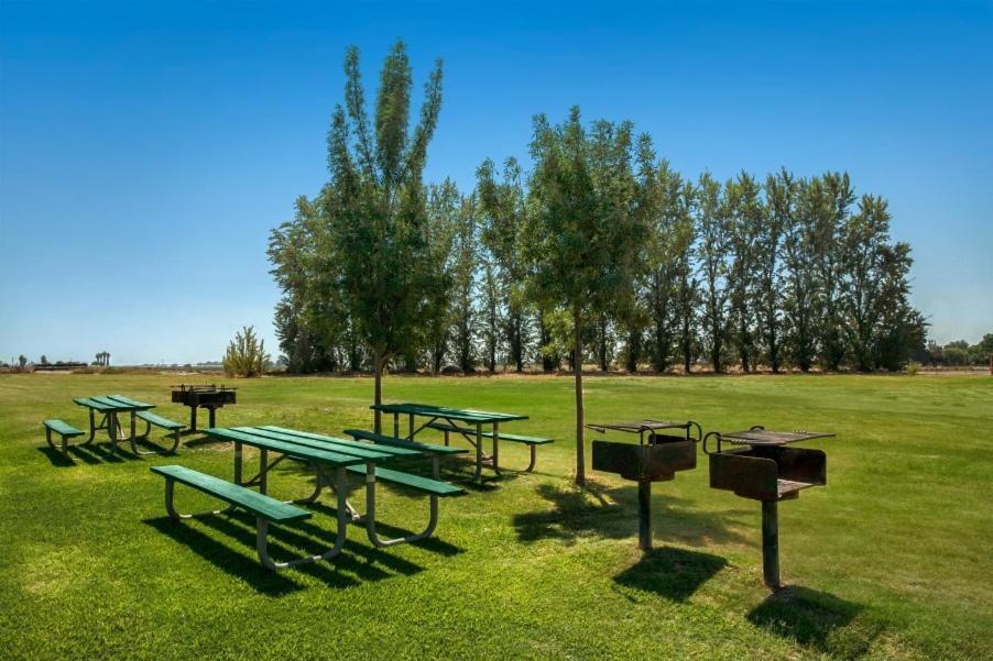Red Lion Inn & Suites Lemoore photo 17