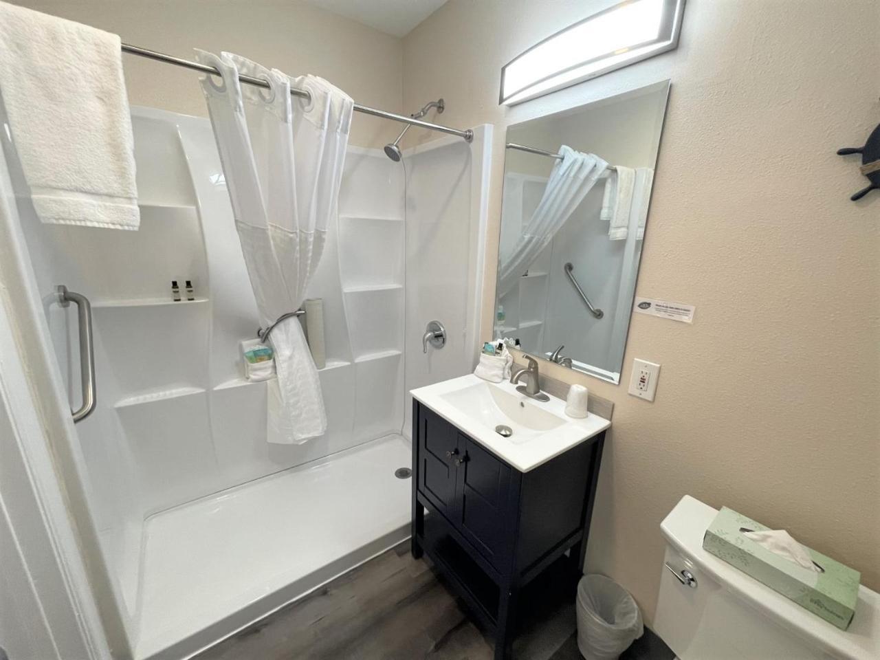 Coastal Inn and Suites photo 26