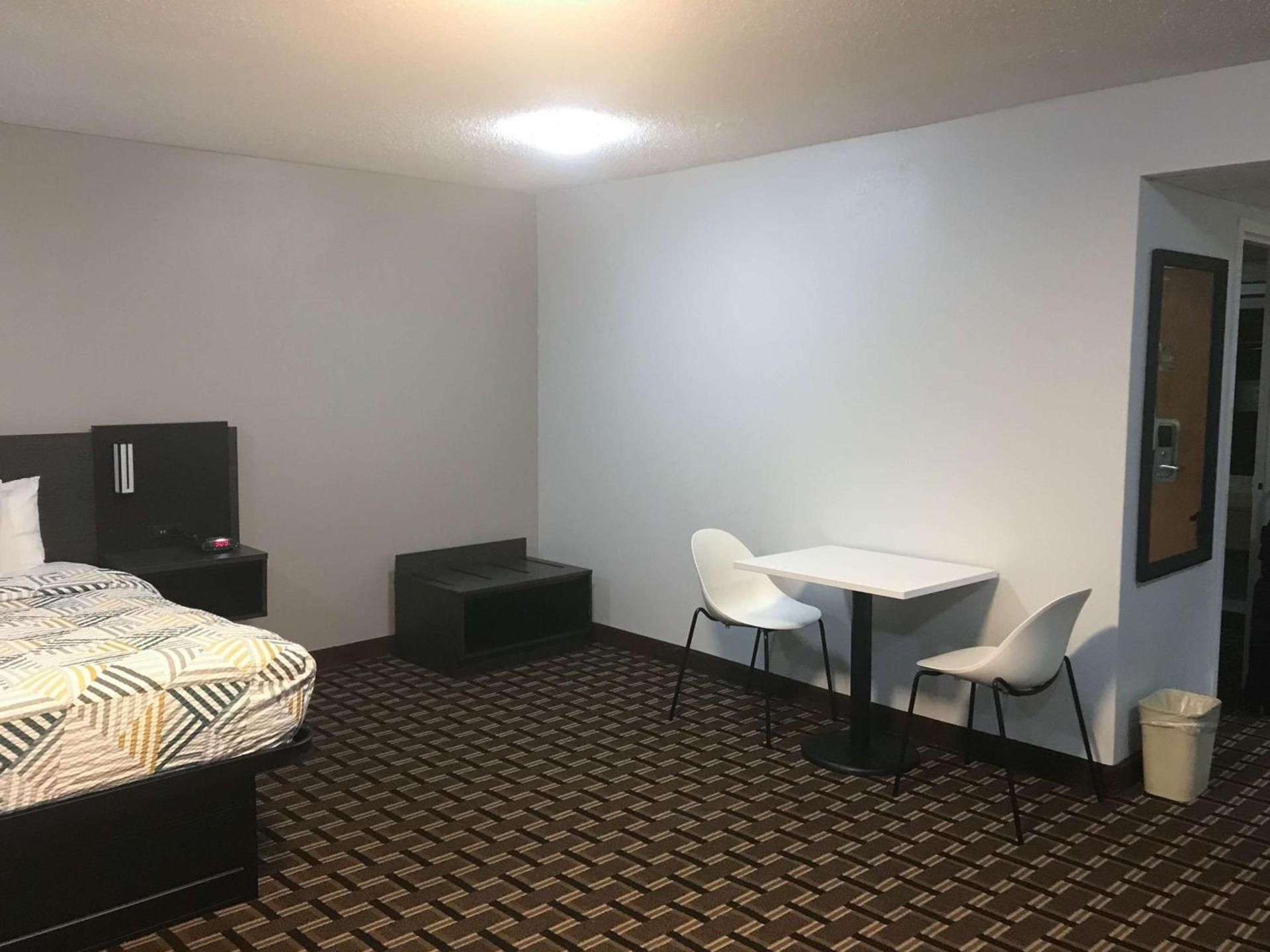 Studio 6 Suites Tupelo, MS photo 8