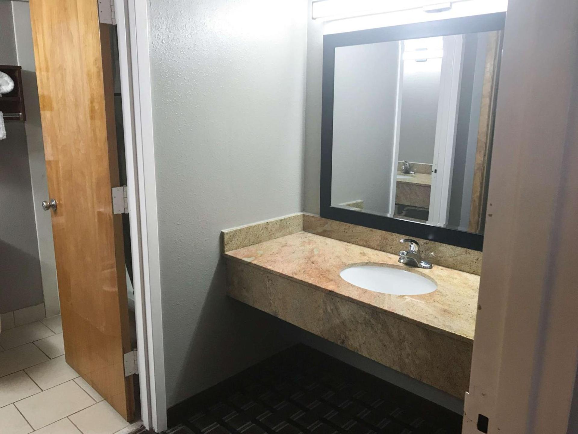 Studio 6 Suites Tupelo, MS photo 11