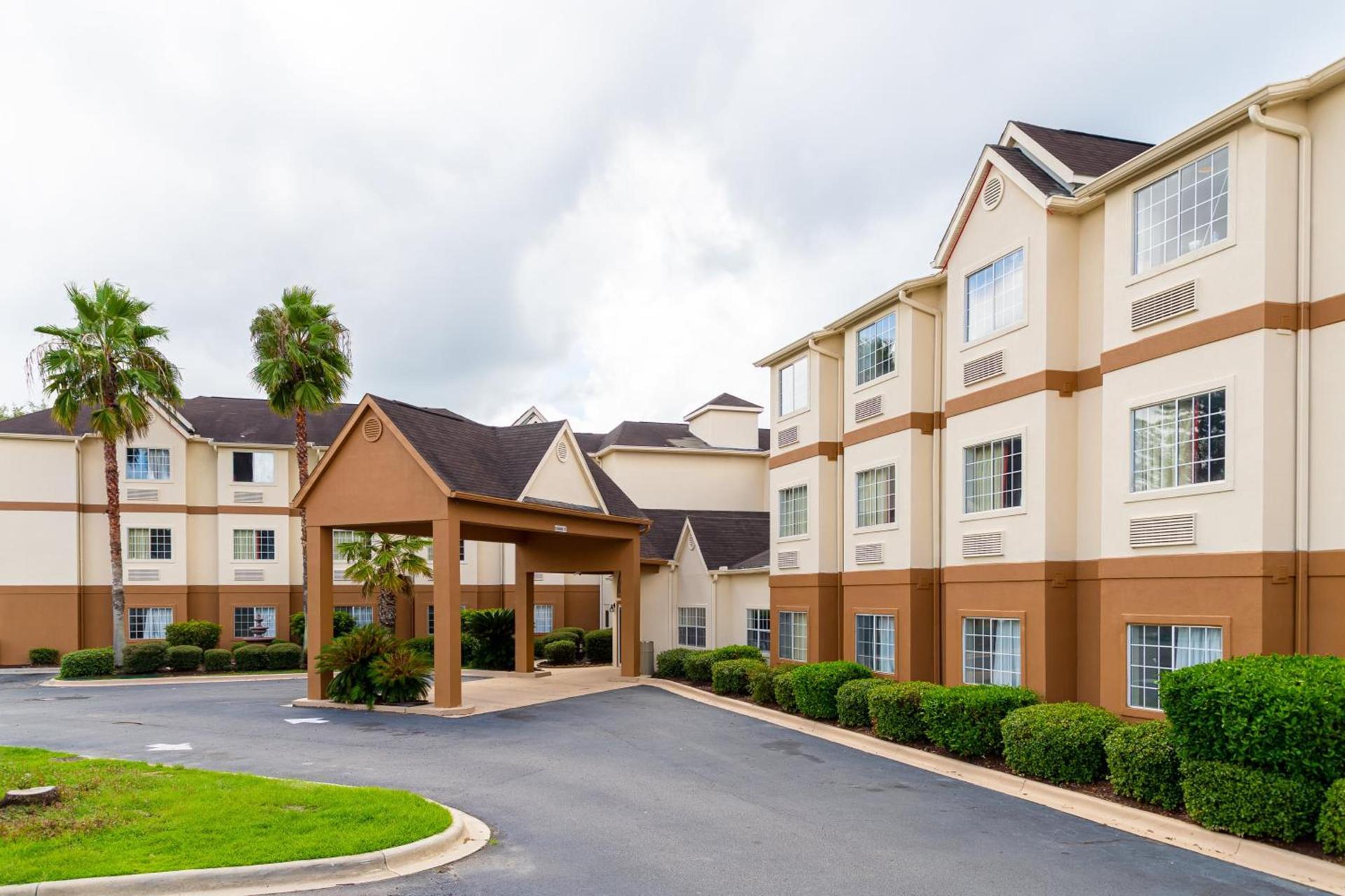 Red Roof Inn PLUS+ & Suites Savannah – I-95 photo 6