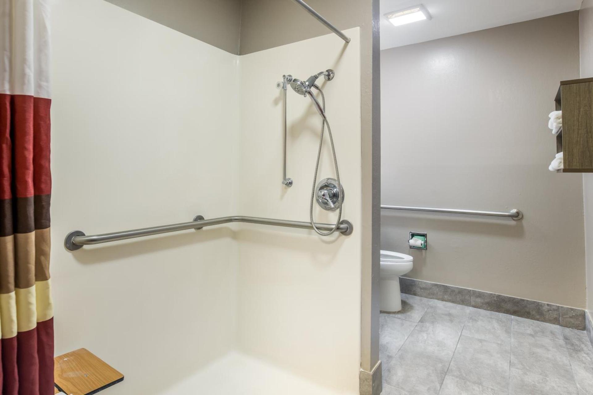 Red Roof Inn PLUS+ & Suites Savannah – I-95 photo 41