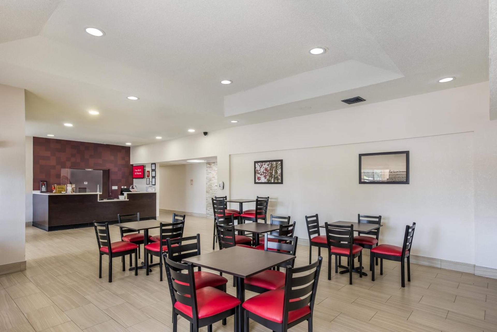 Red Roof Inn PLUS+ & Suites Savannah – I-95 photo 13