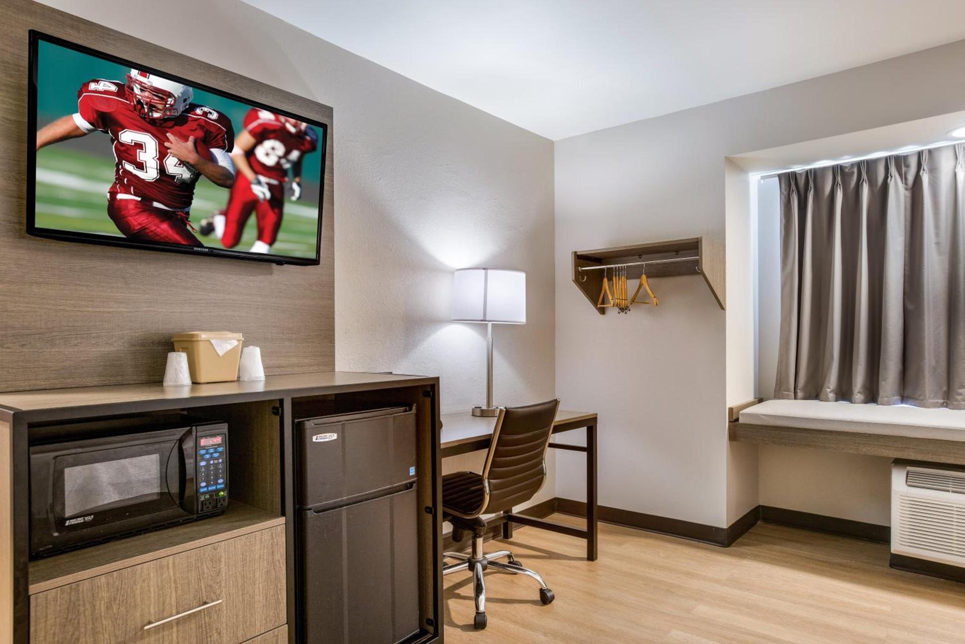 Red Roof Inn PLUS+ & Suites Savannah – I-95 photo 38