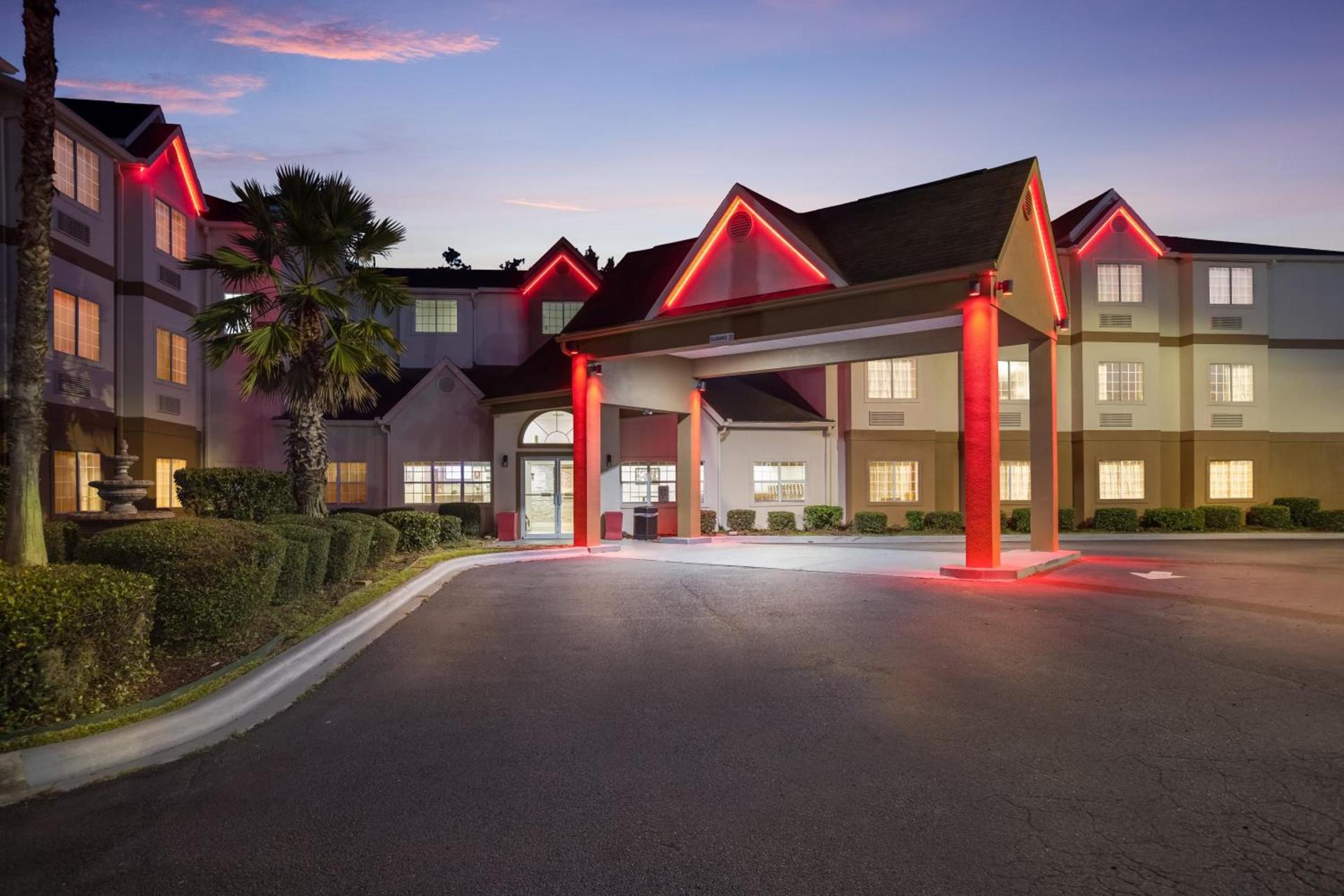 Red Roof Inn PLUS+ & Suites Savannah – I-95 photo 7