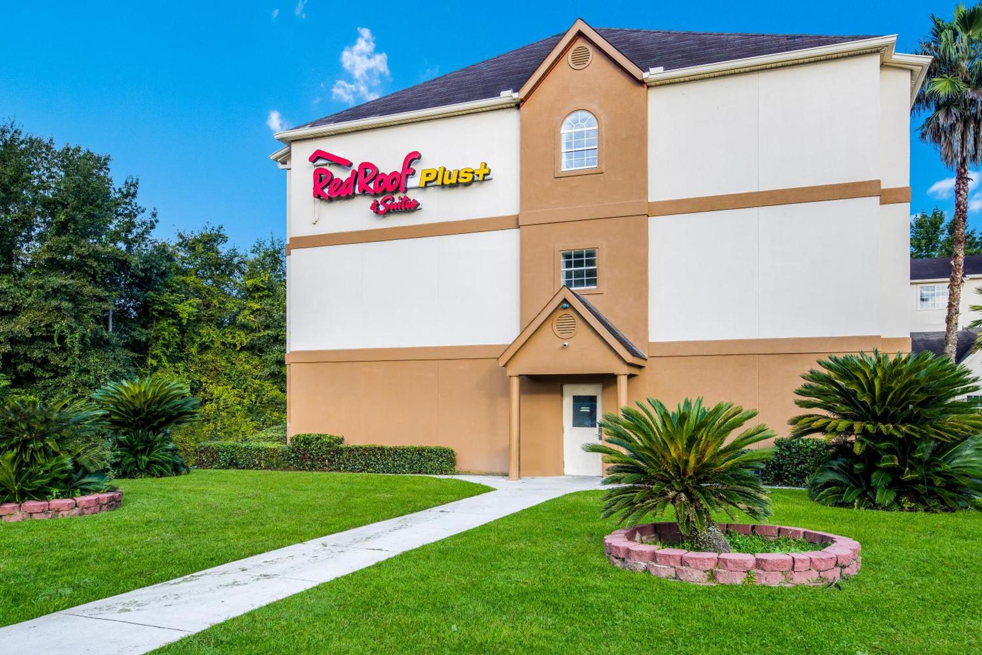 Red Roof Inn PLUS+ & Suites Savannah – I-95 photo 4