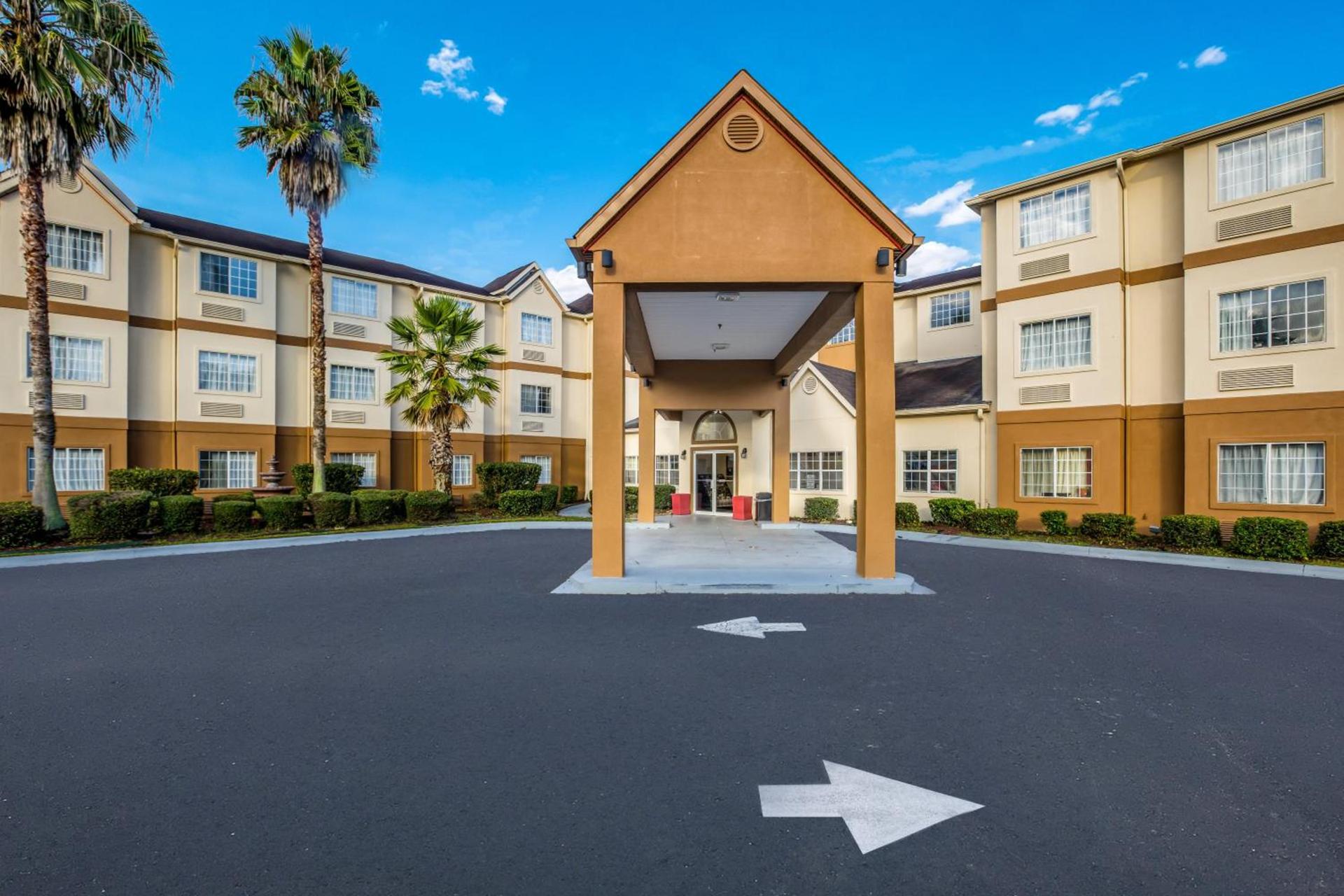 Red Roof Inn PLUS+ & Suites Savannah – I-95 photo 5