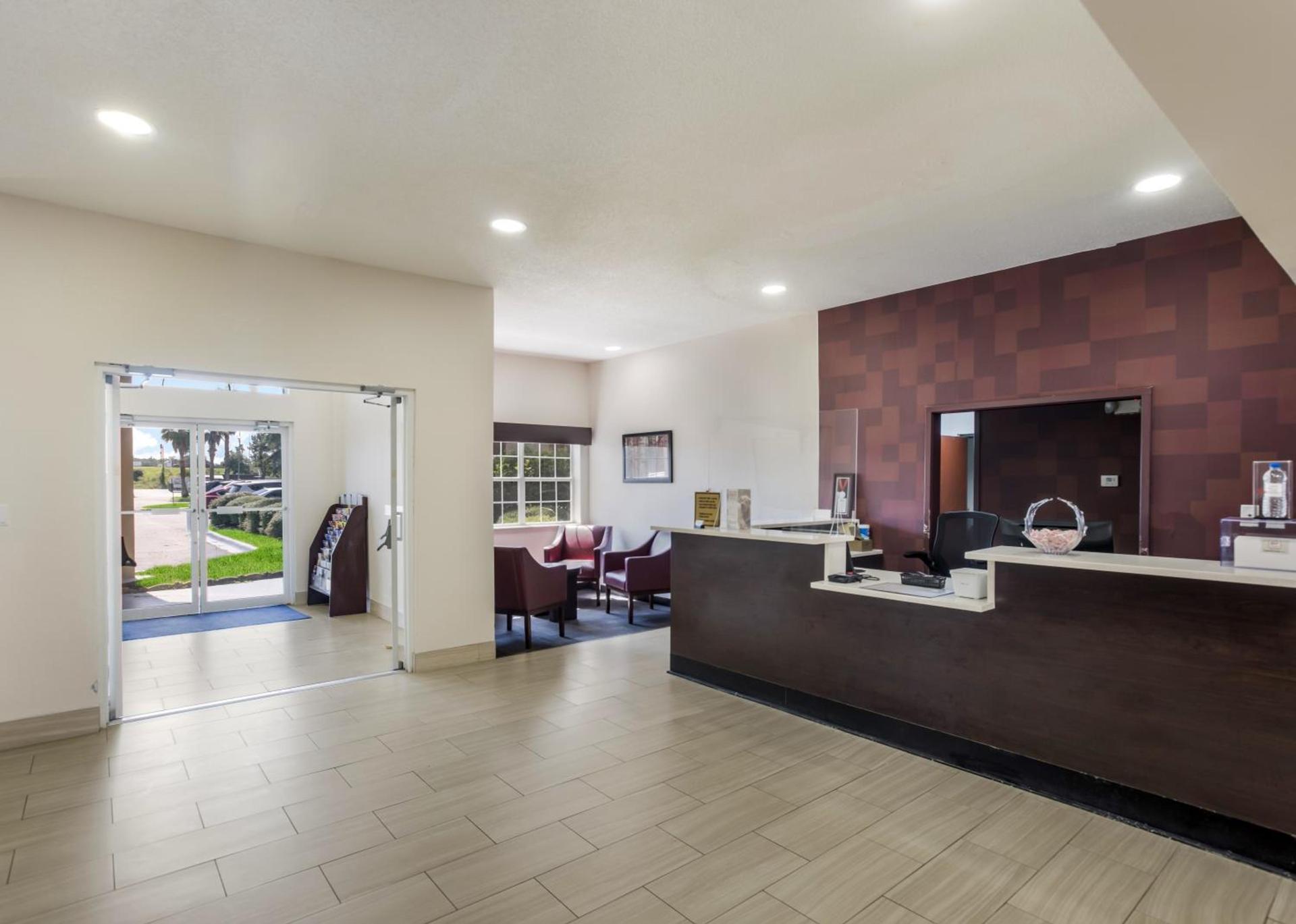 Red Roof Inn PLUS+ & Suites Savannah – I-95 photo 11