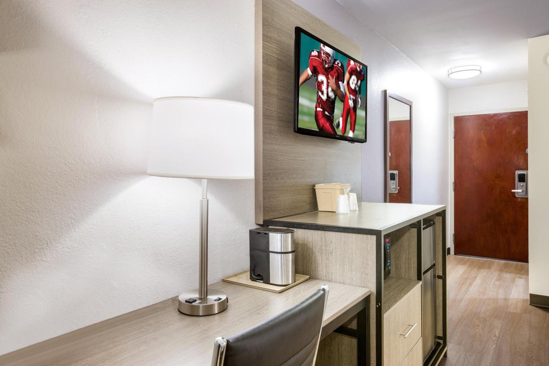 Red Roof Inn PLUS+ & Suites Savannah – I-95 photo 26