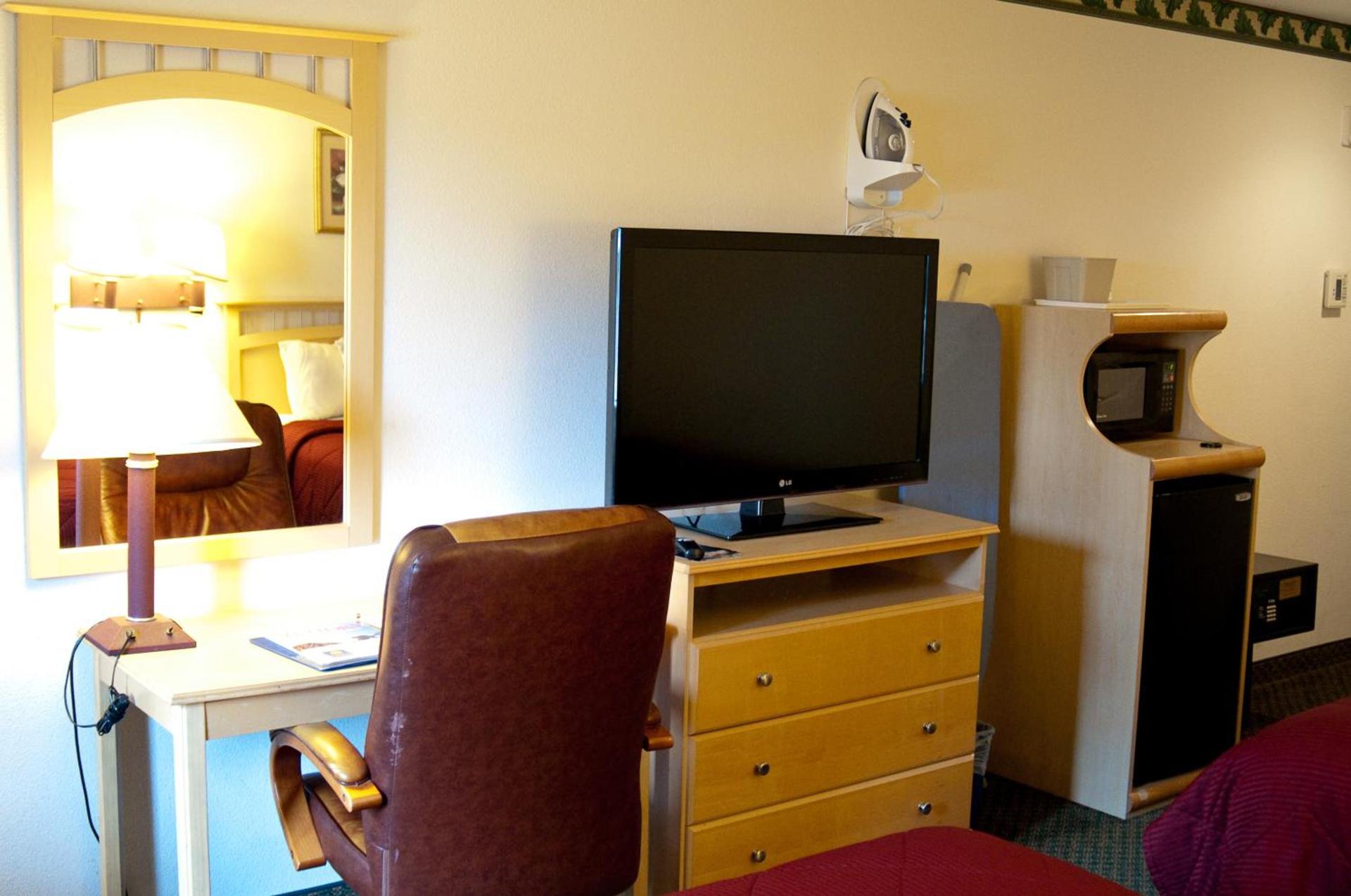 Lamplighter Inn & Suites photo 8