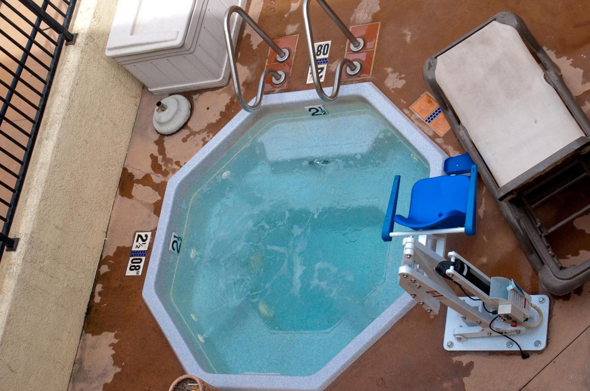 Lamplighter Inn & Suites photo 11