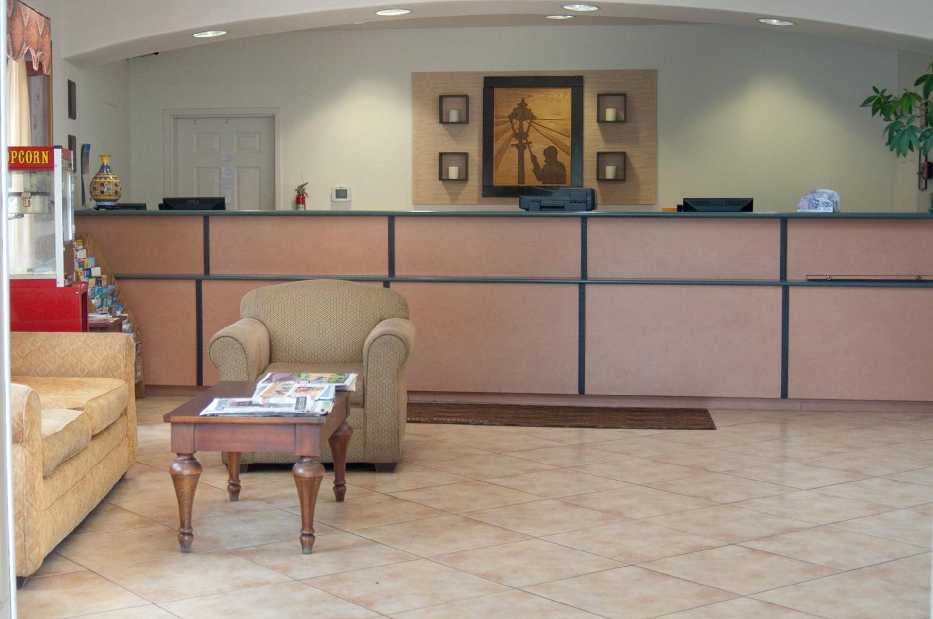 Lamplighter Inn & Suites photo 12