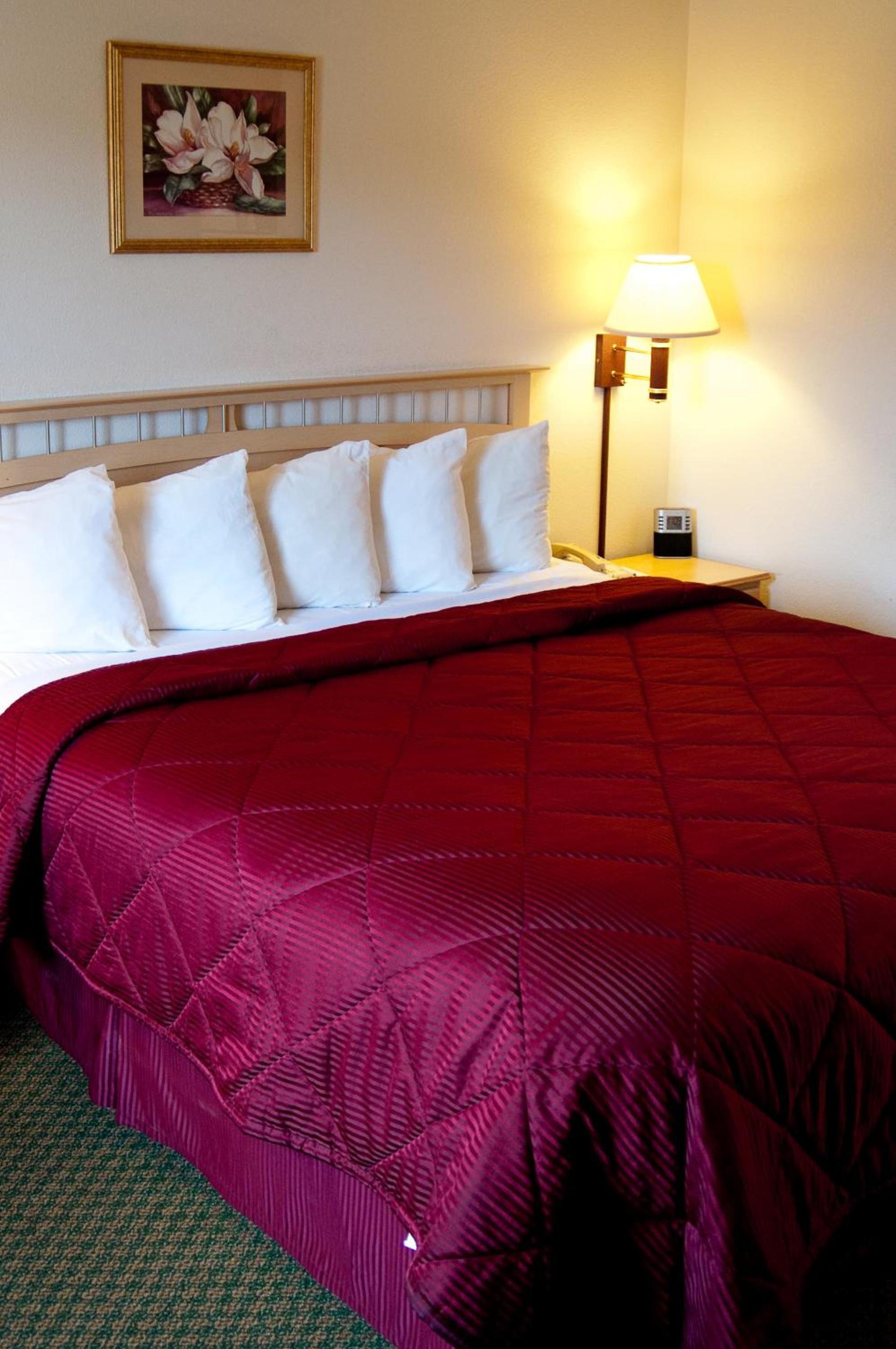 Lamplighter Inn & Suites photo 13
