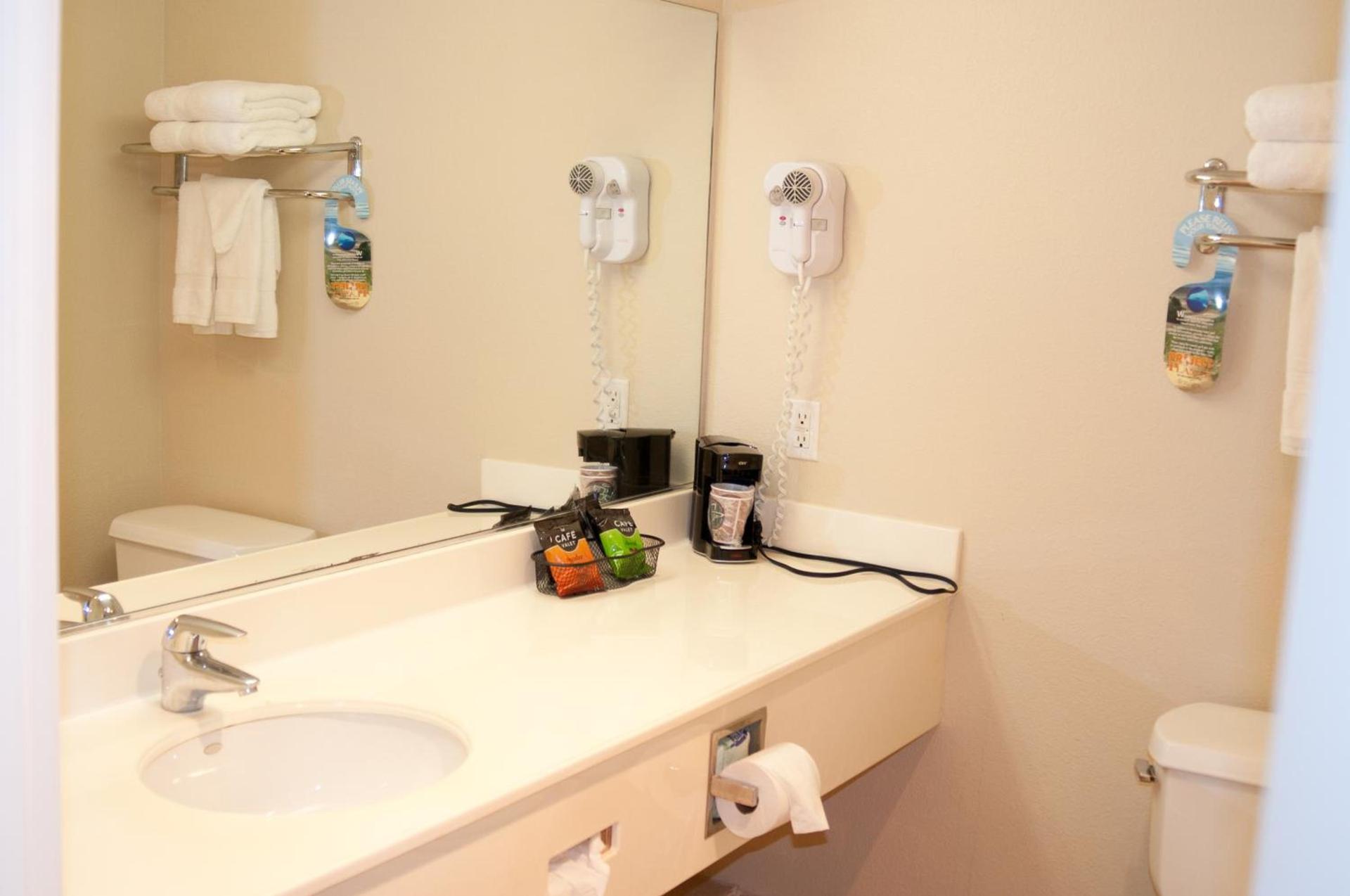 Lamplighter Inn & Suites photo 7
