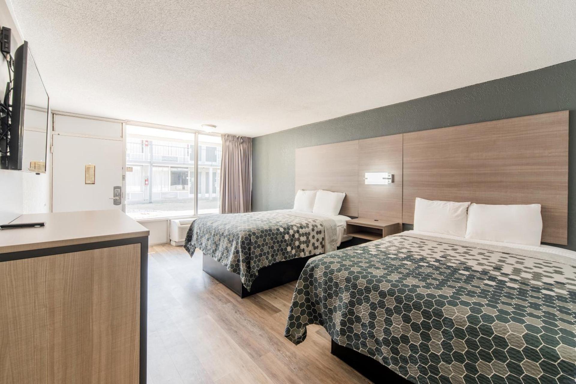 Econo Lodge Inn & Suites Near Bricktown photo 37
