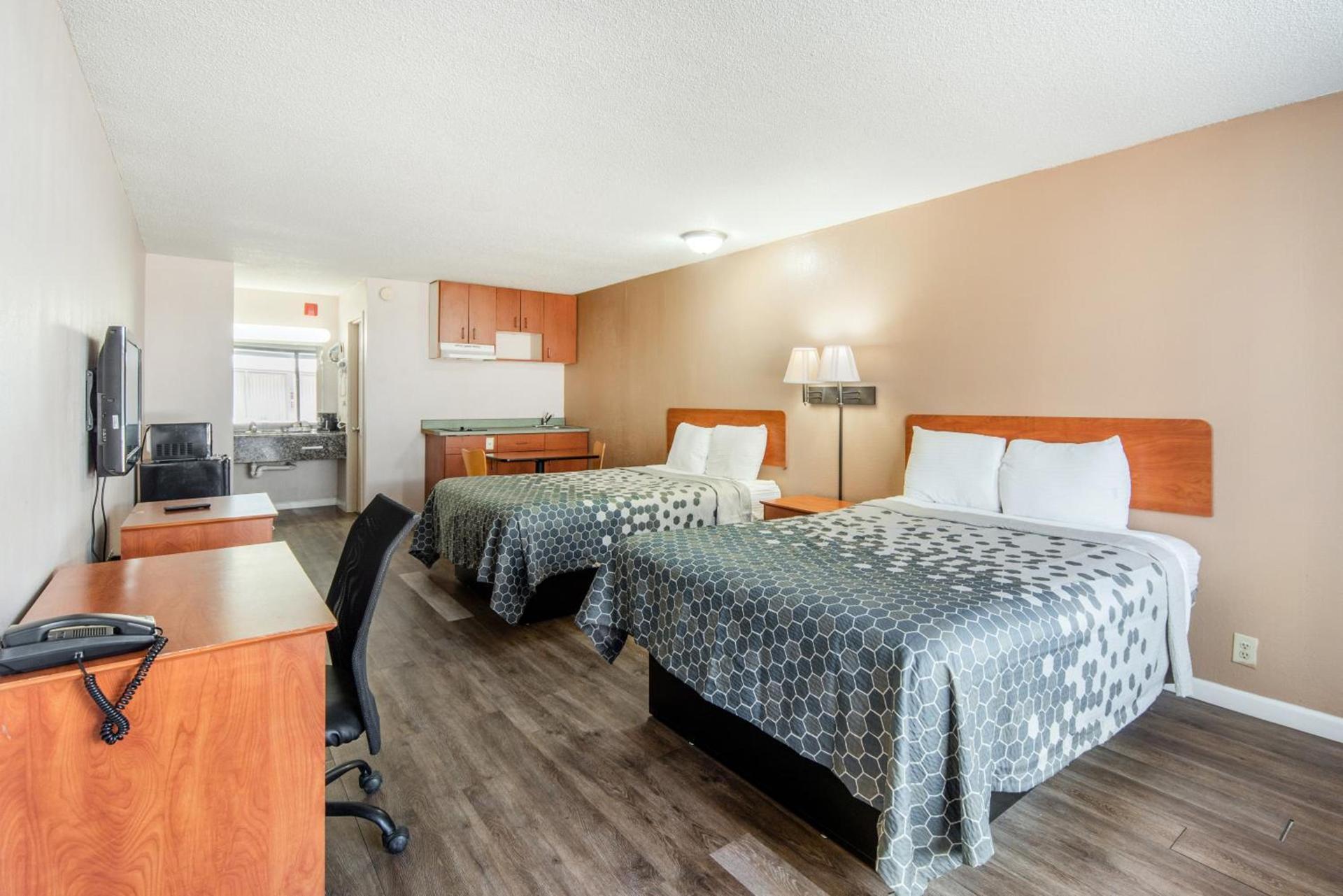 Econo Lodge Inn & Suites Near Bricktown photo 40
