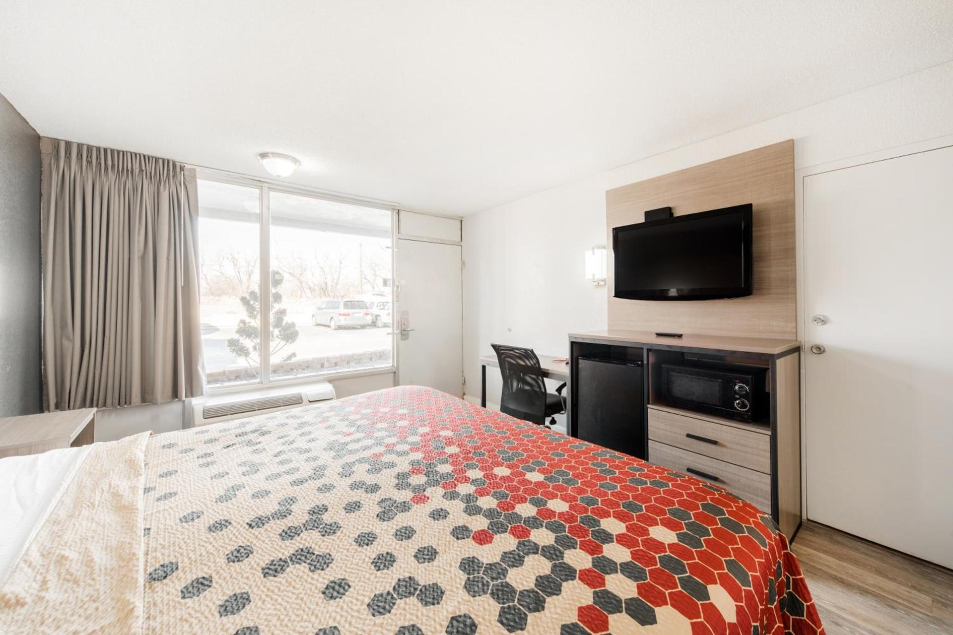 Econo Lodge Inn & Suites Near Bricktown photo 41