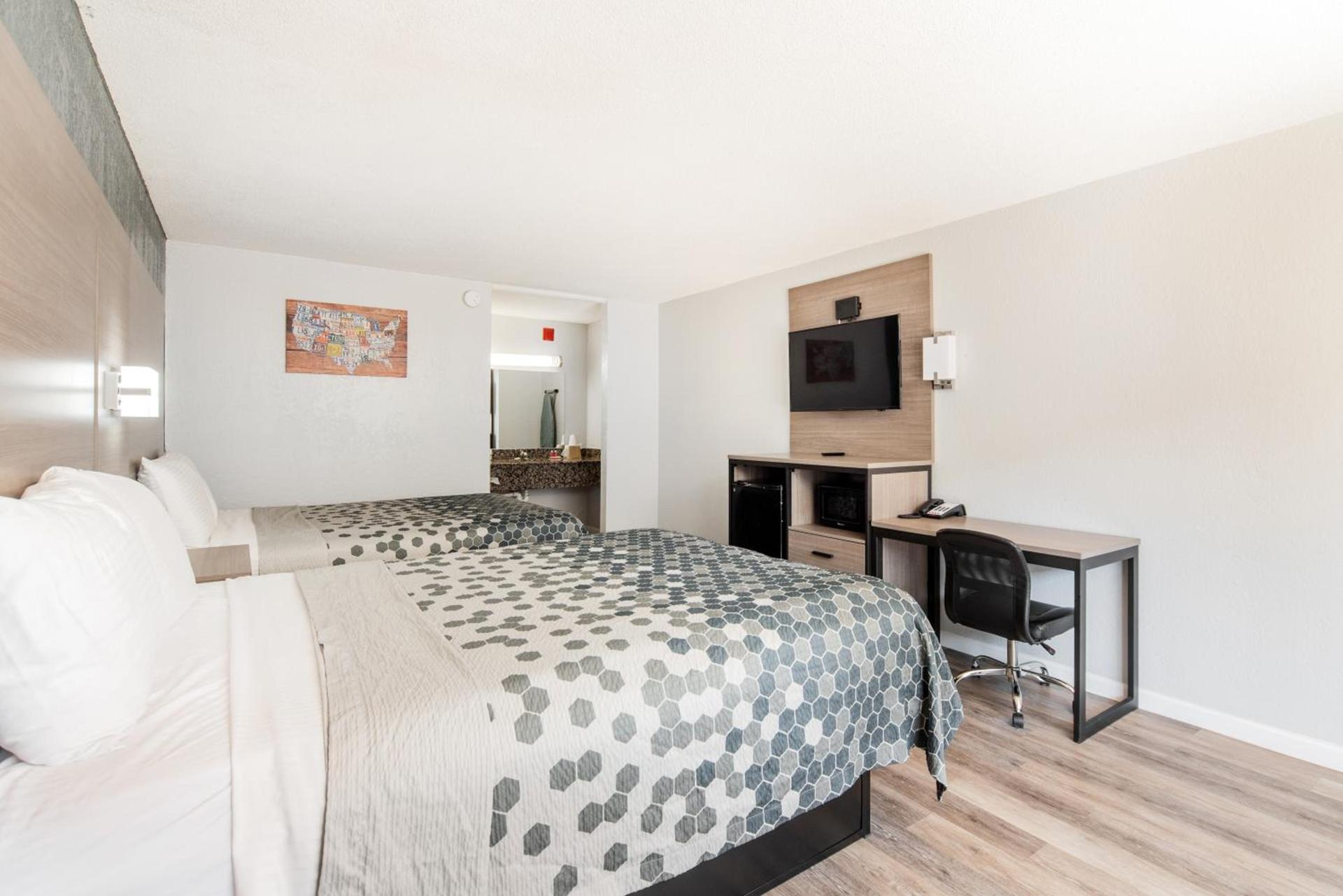 Econo Lodge Inn & Suites Near Bricktown photo 45