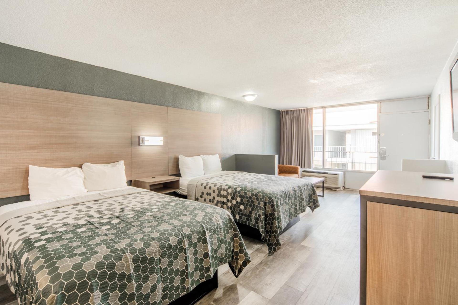 Econo Lodge Inn & Suites Near Bricktown photo 68